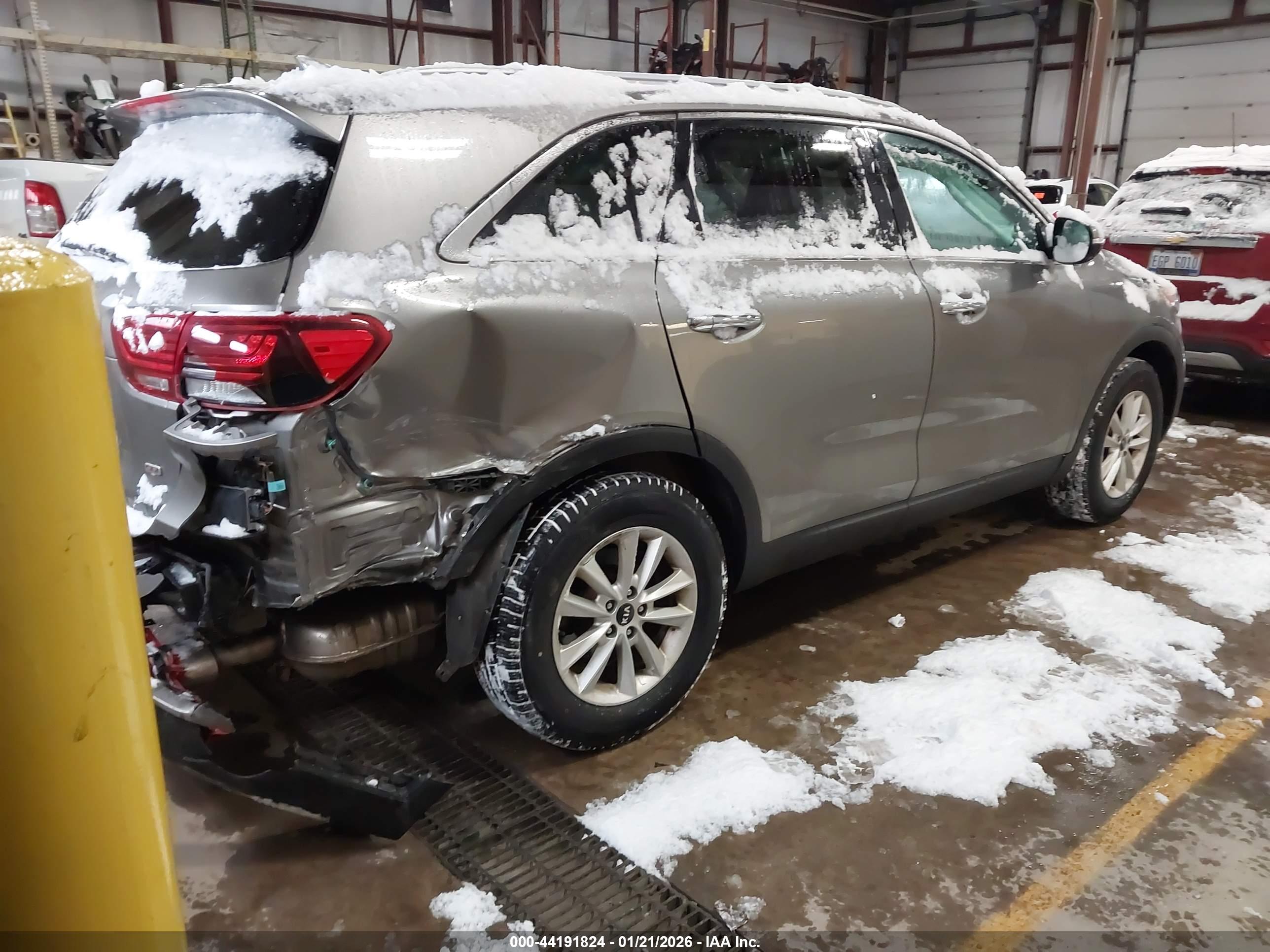 KIA SORENTO image 4
