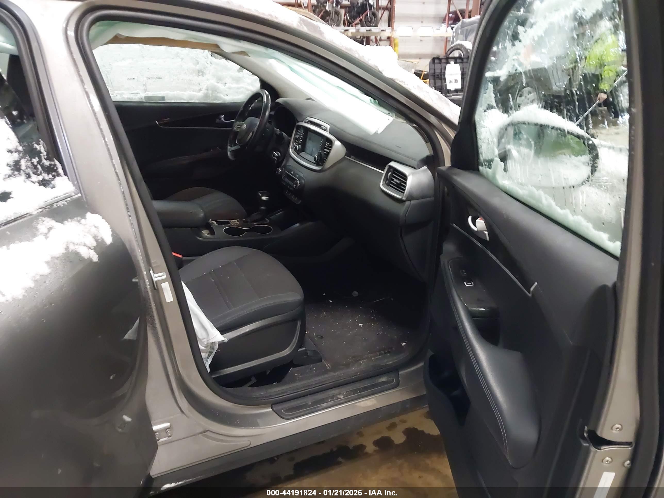 KIA SORENTO image 5