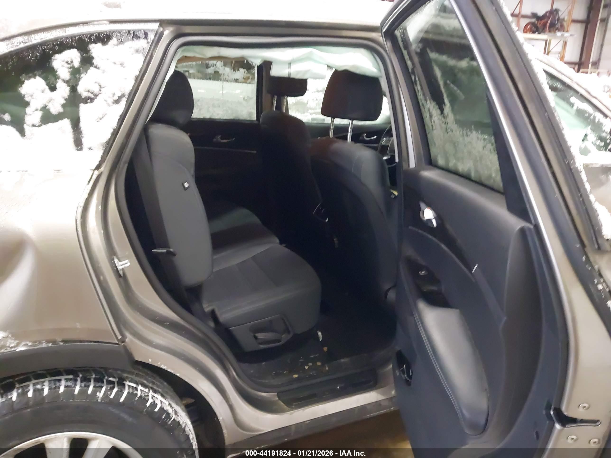 KIA SORENTO image 8