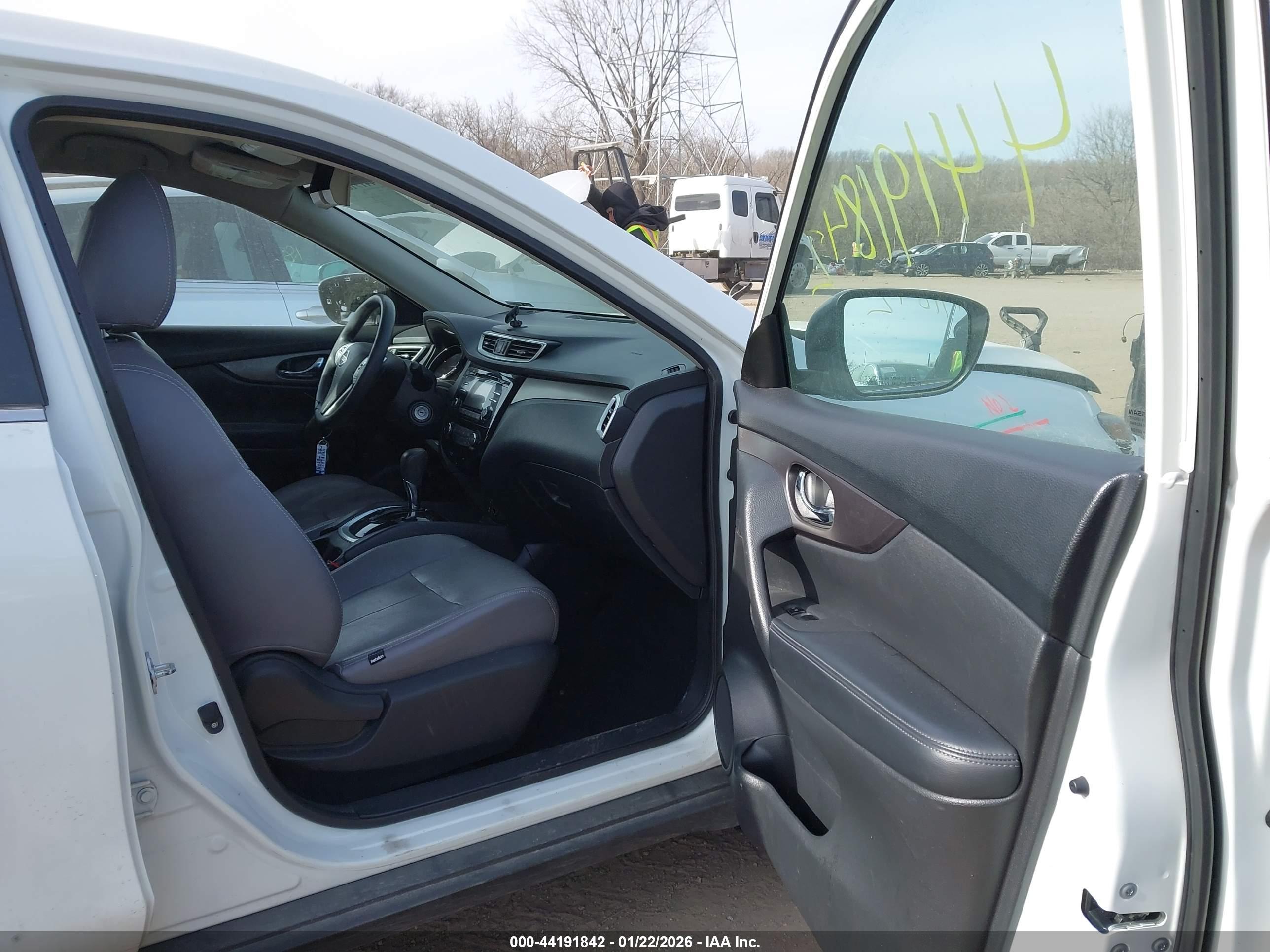 NISSAN ROGUE image 5