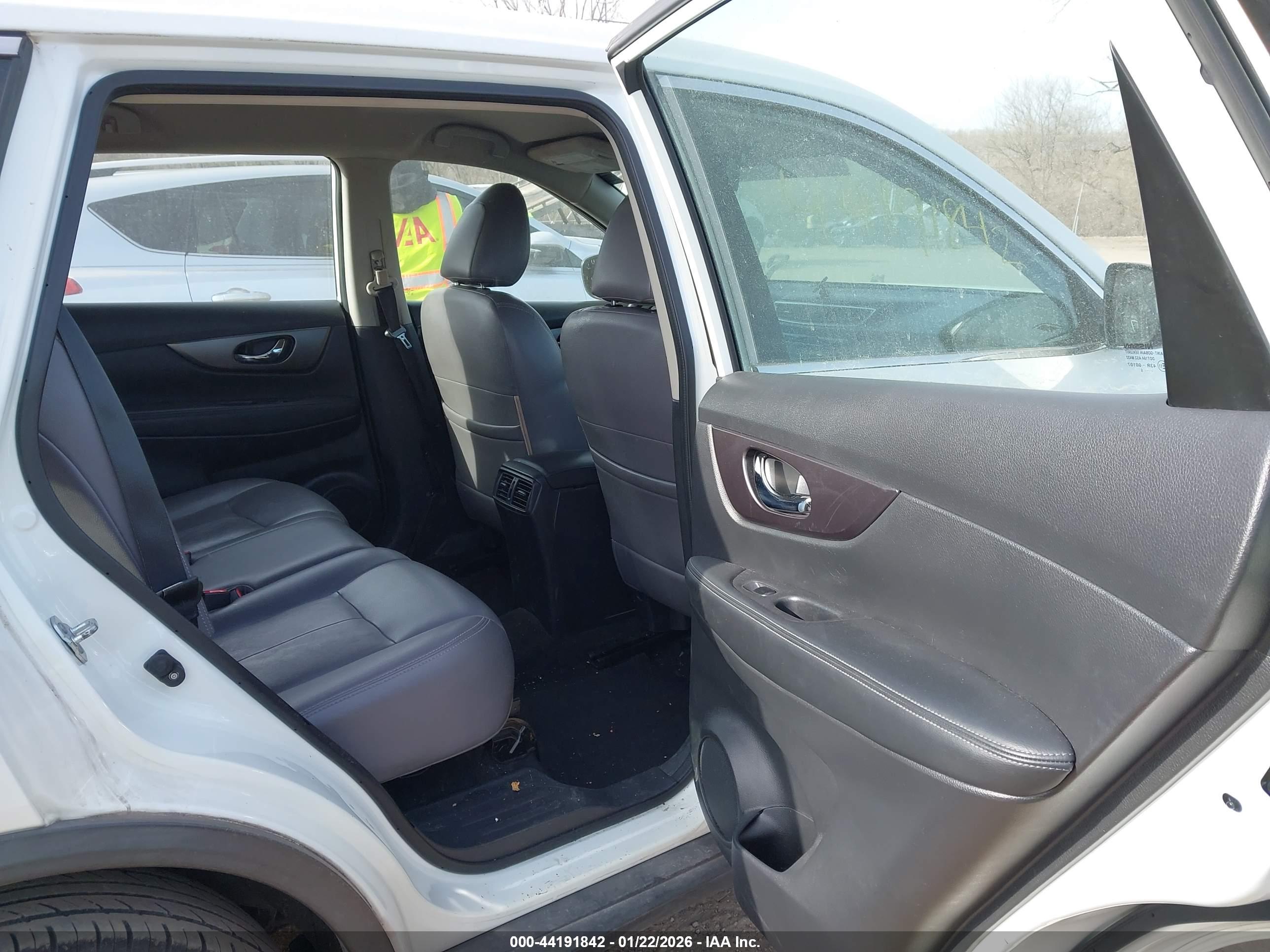NISSAN ROGUE image 8