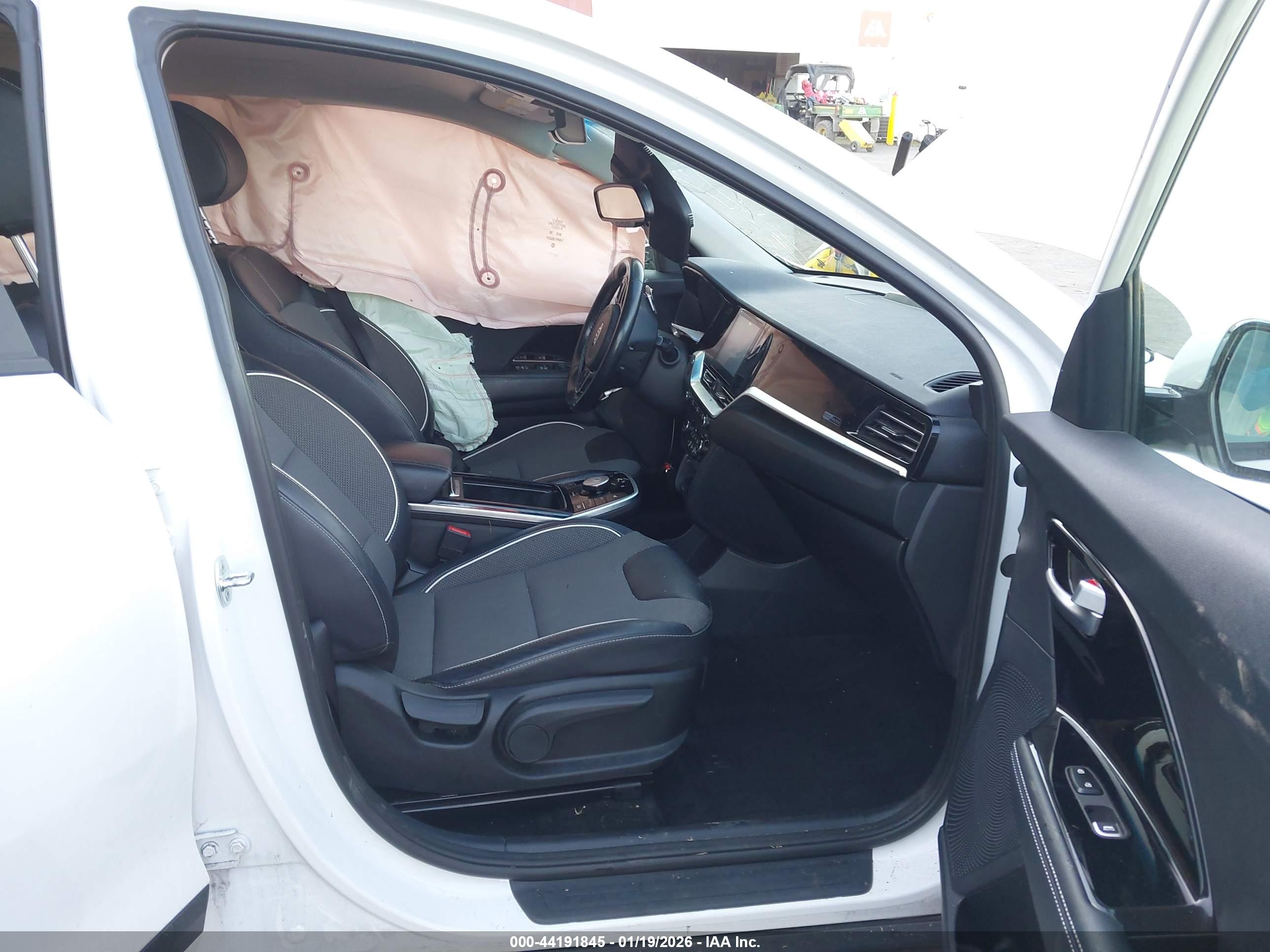 KIA NIRO image 5