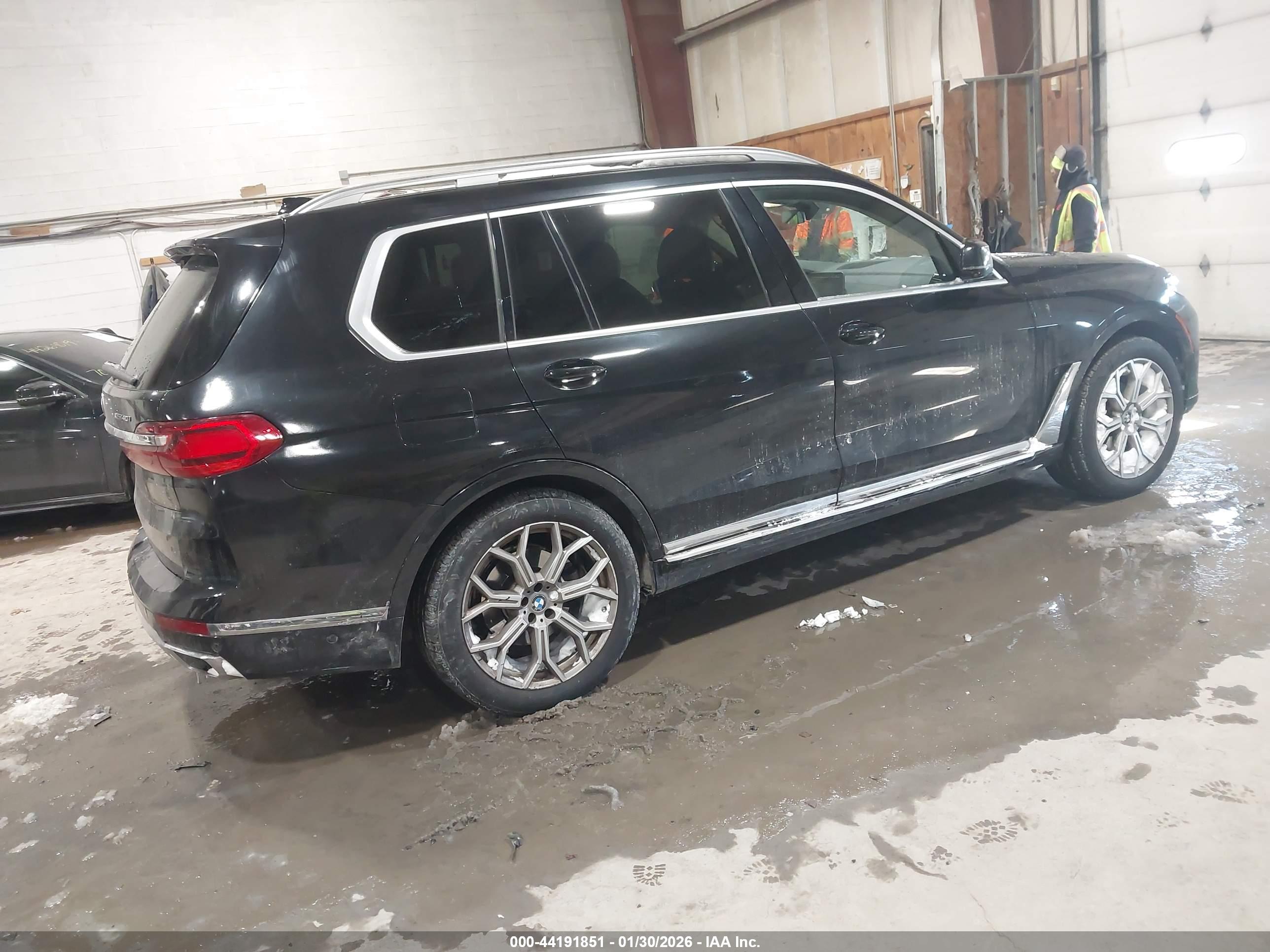 BMW X7 image 4
