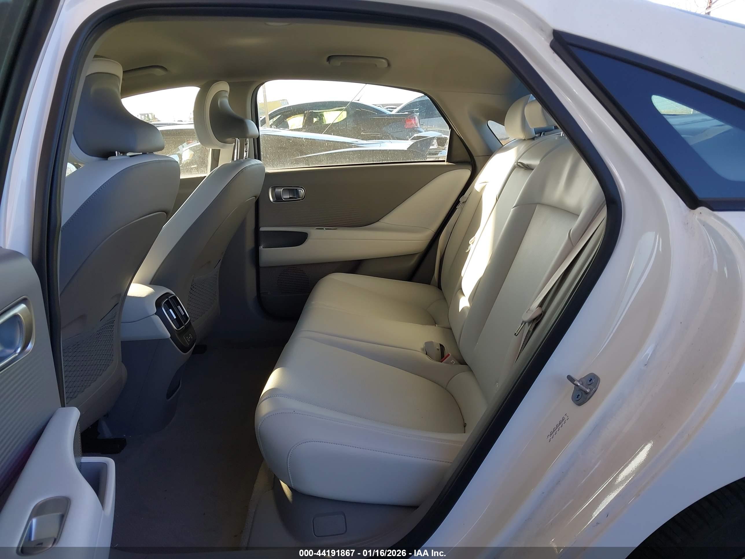 HYUNDAI IONIQ image 8