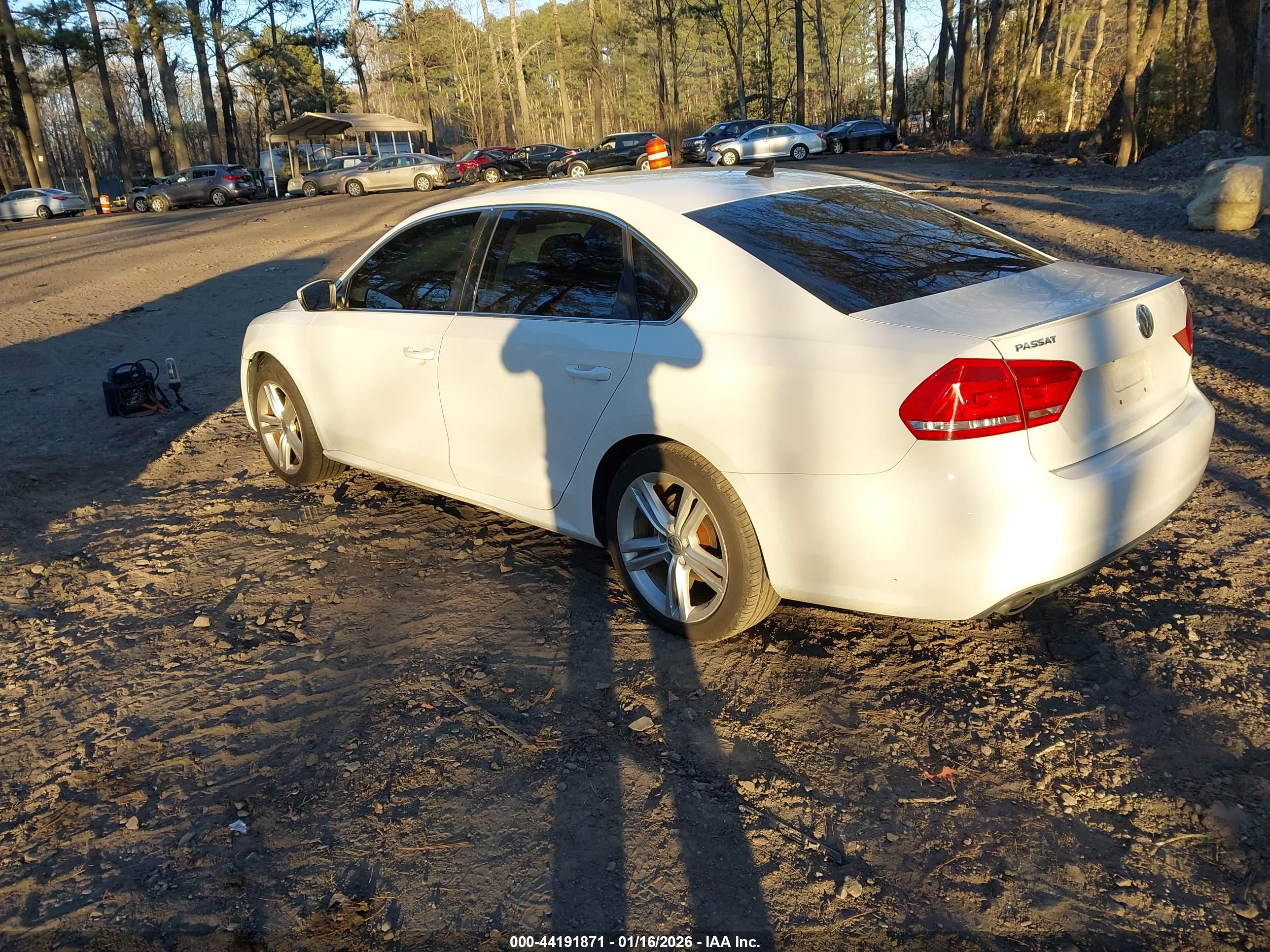 VOLKSWAGEN PASSAT image 3