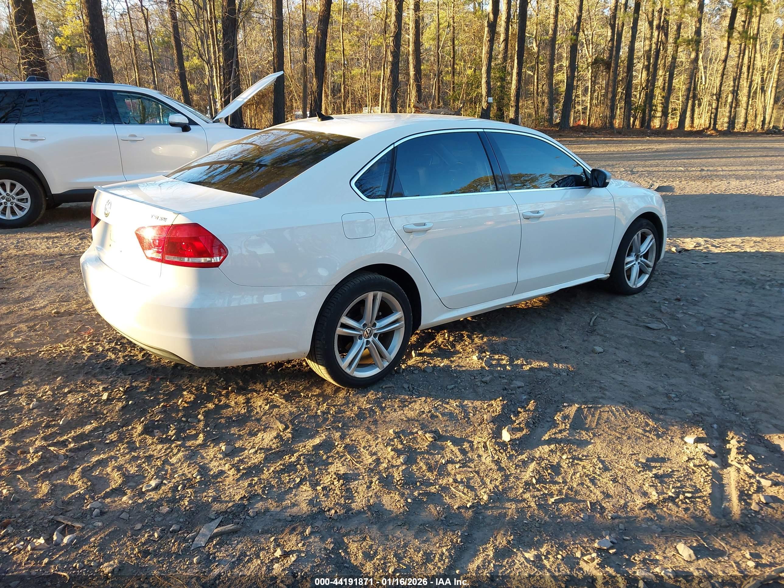VOLKSWAGEN PASSAT image 4