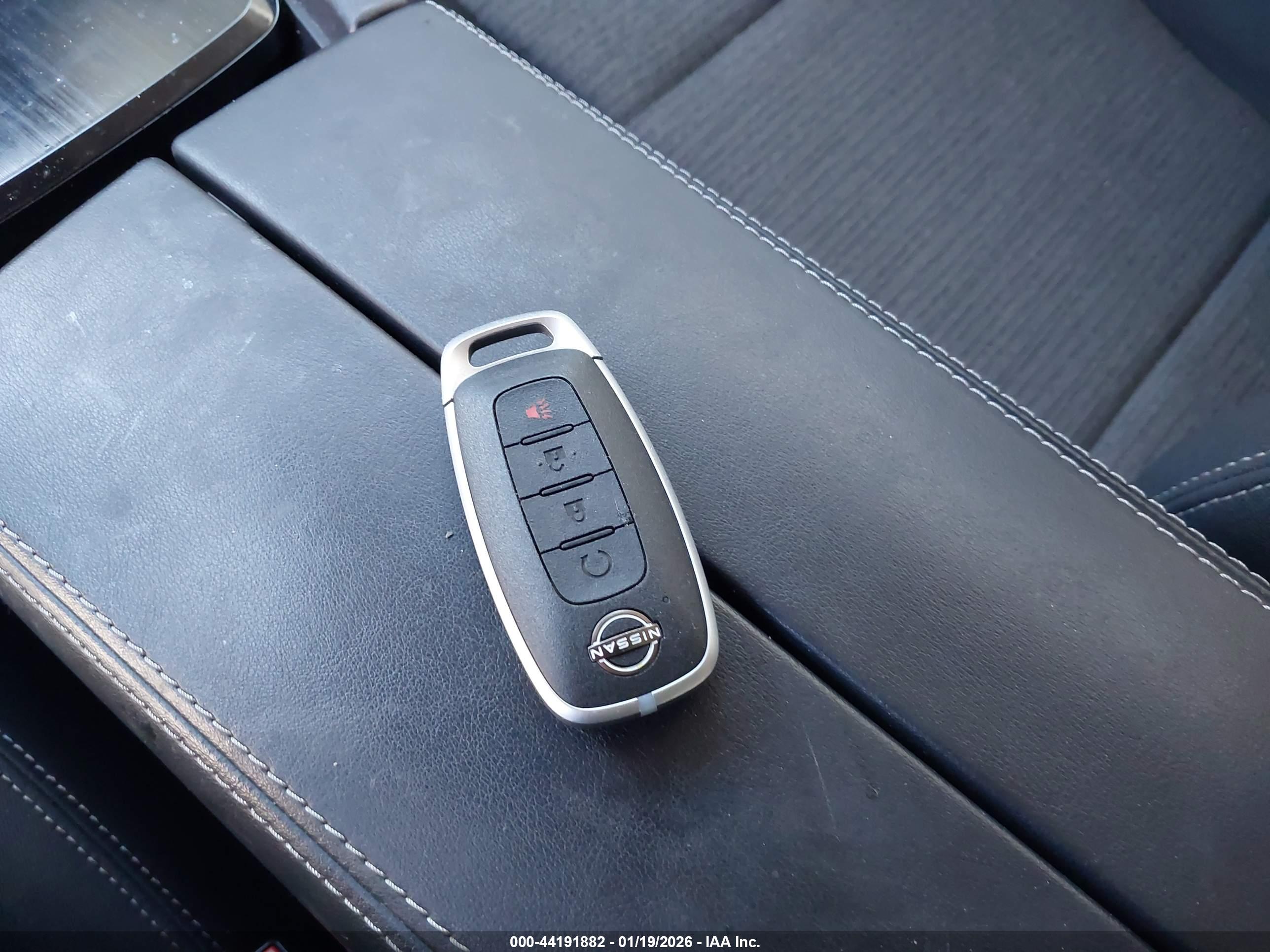 NISSAN ROGUE image 11