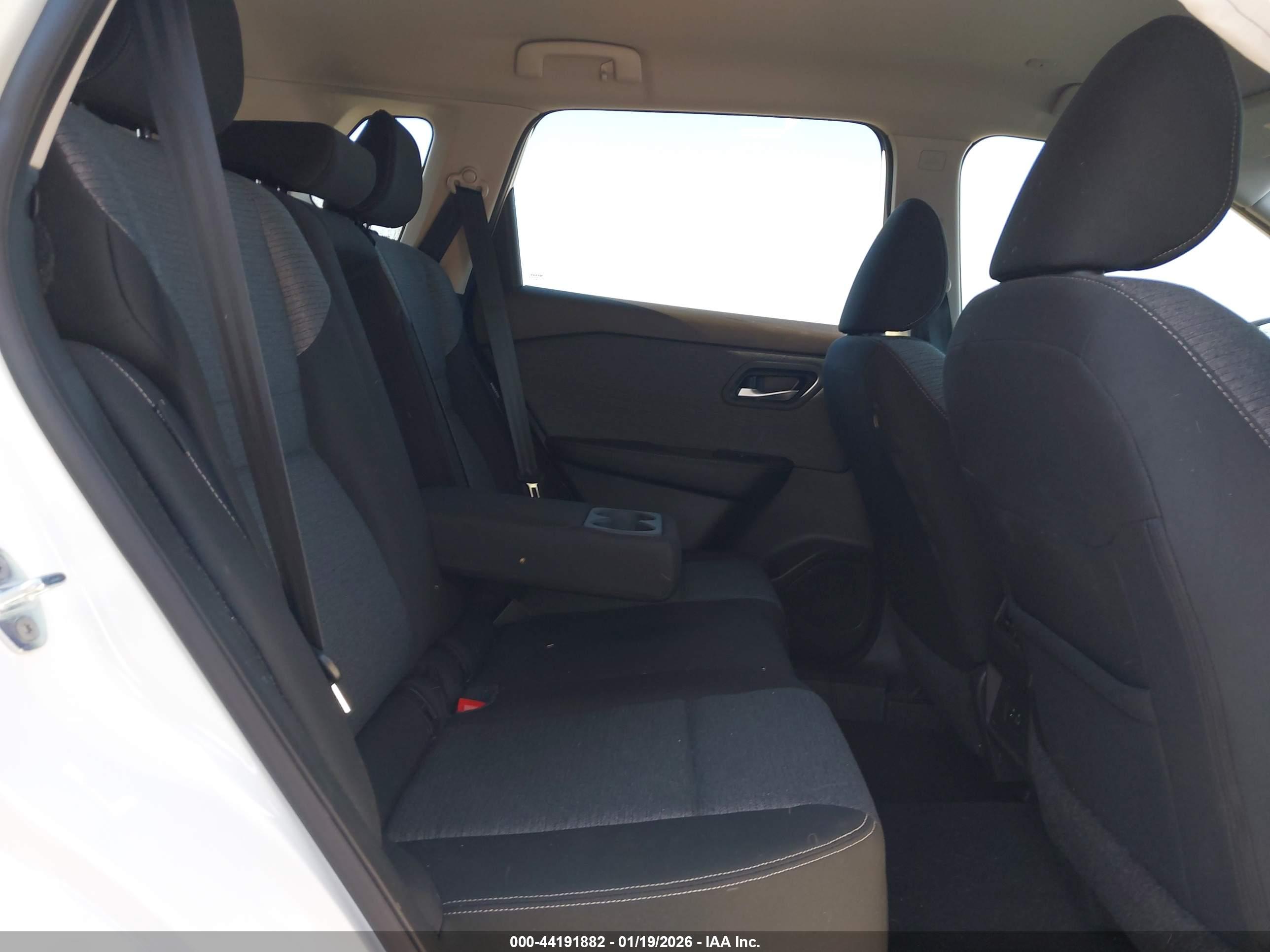 NISSAN ROGUE image 8