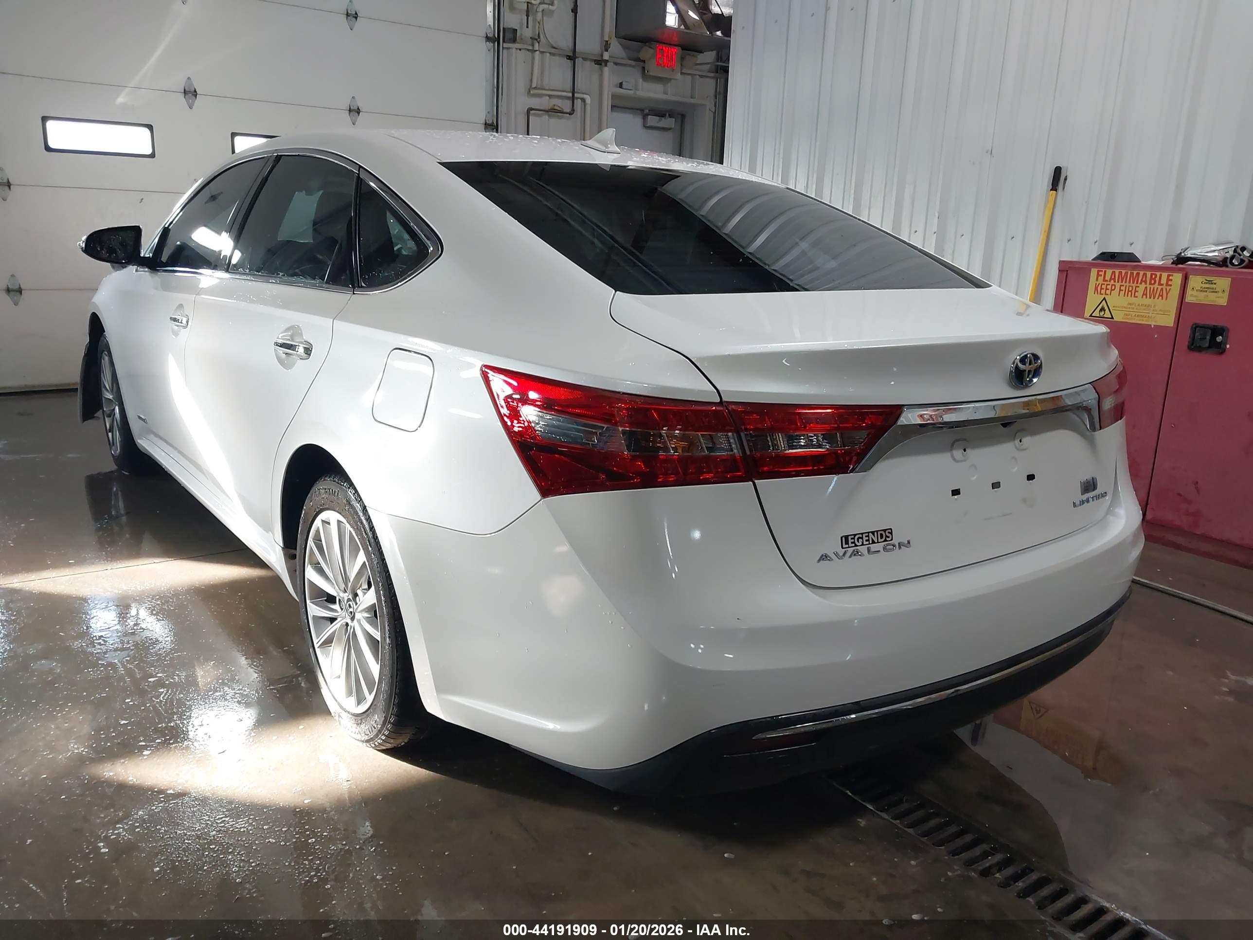 TOYOTA AVALON image 3