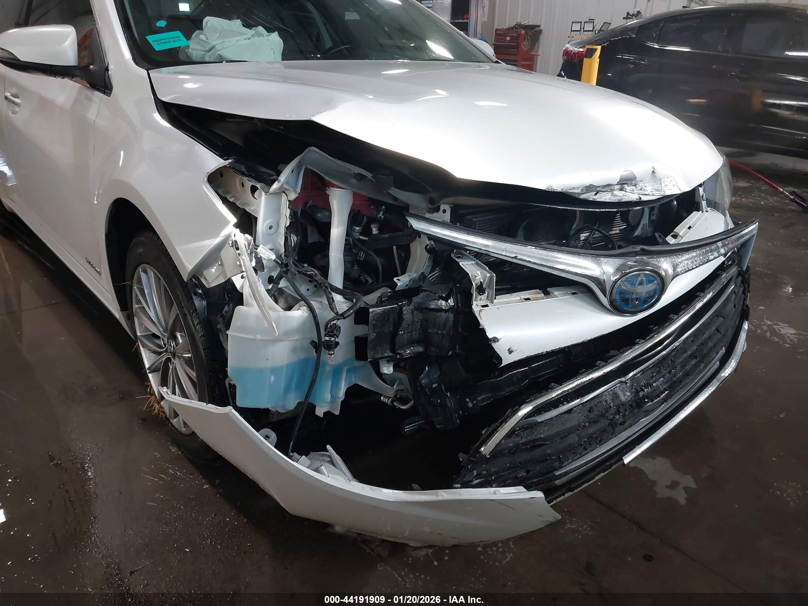 TOYOTA AVALON image 6