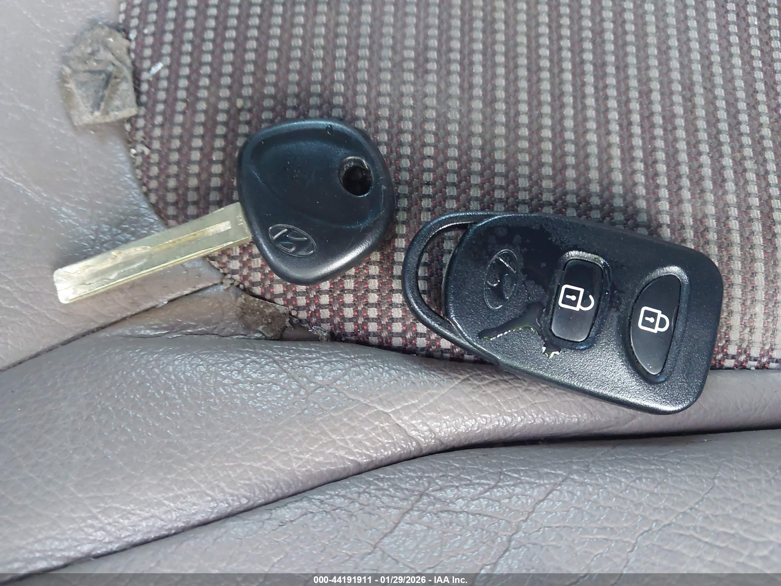 HYUNDAI TUCSON image 11