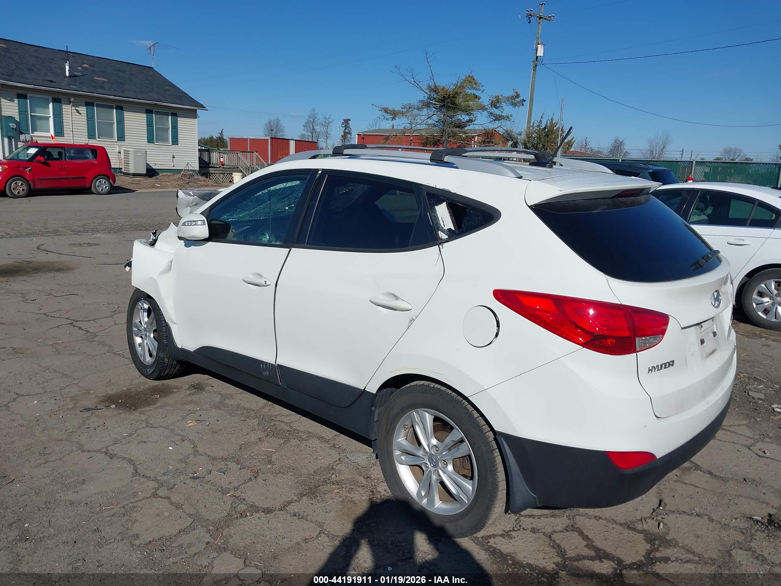 HYUNDAI TUCSON image 3