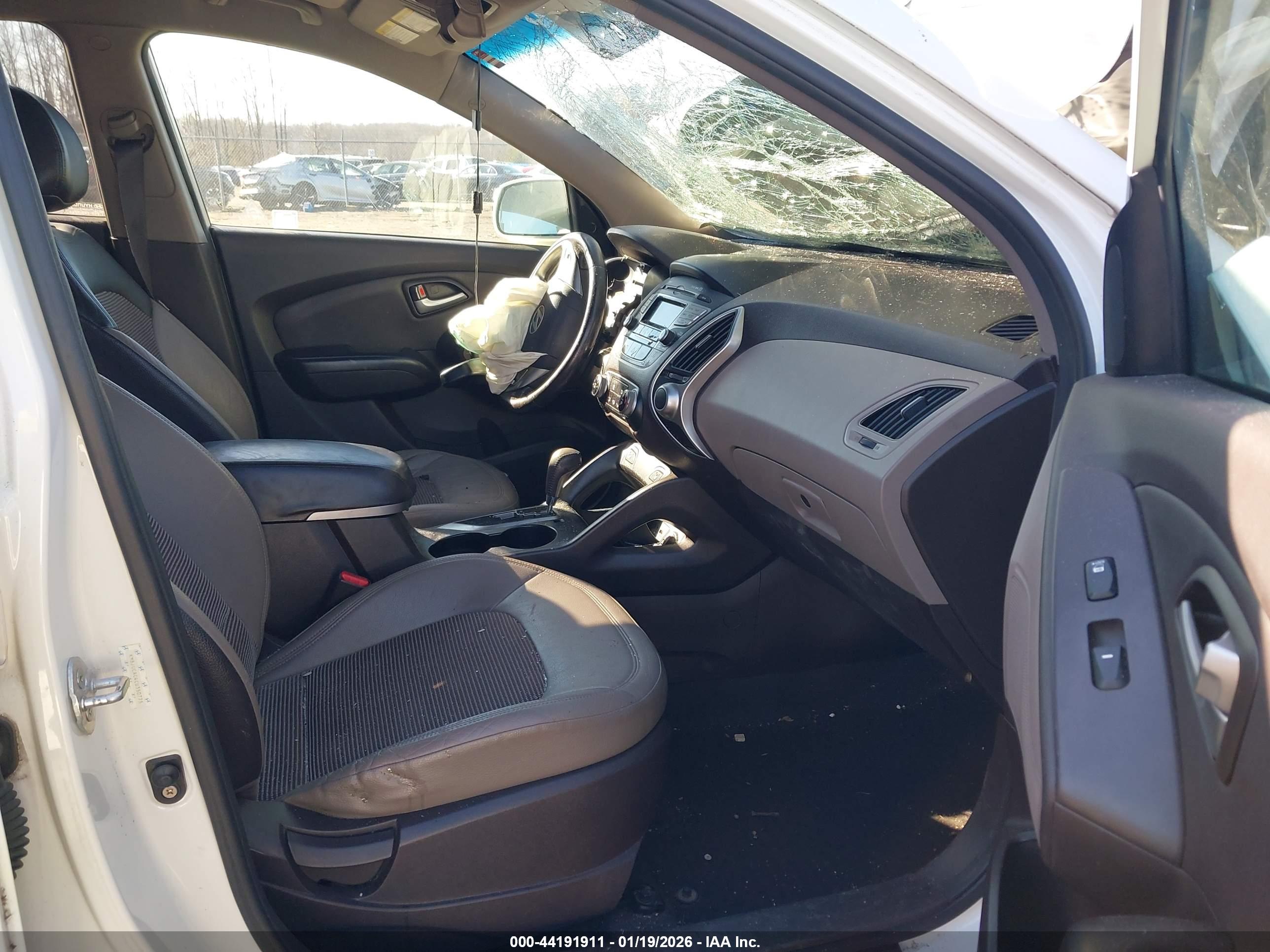 HYUNDAI TUCSON image 5