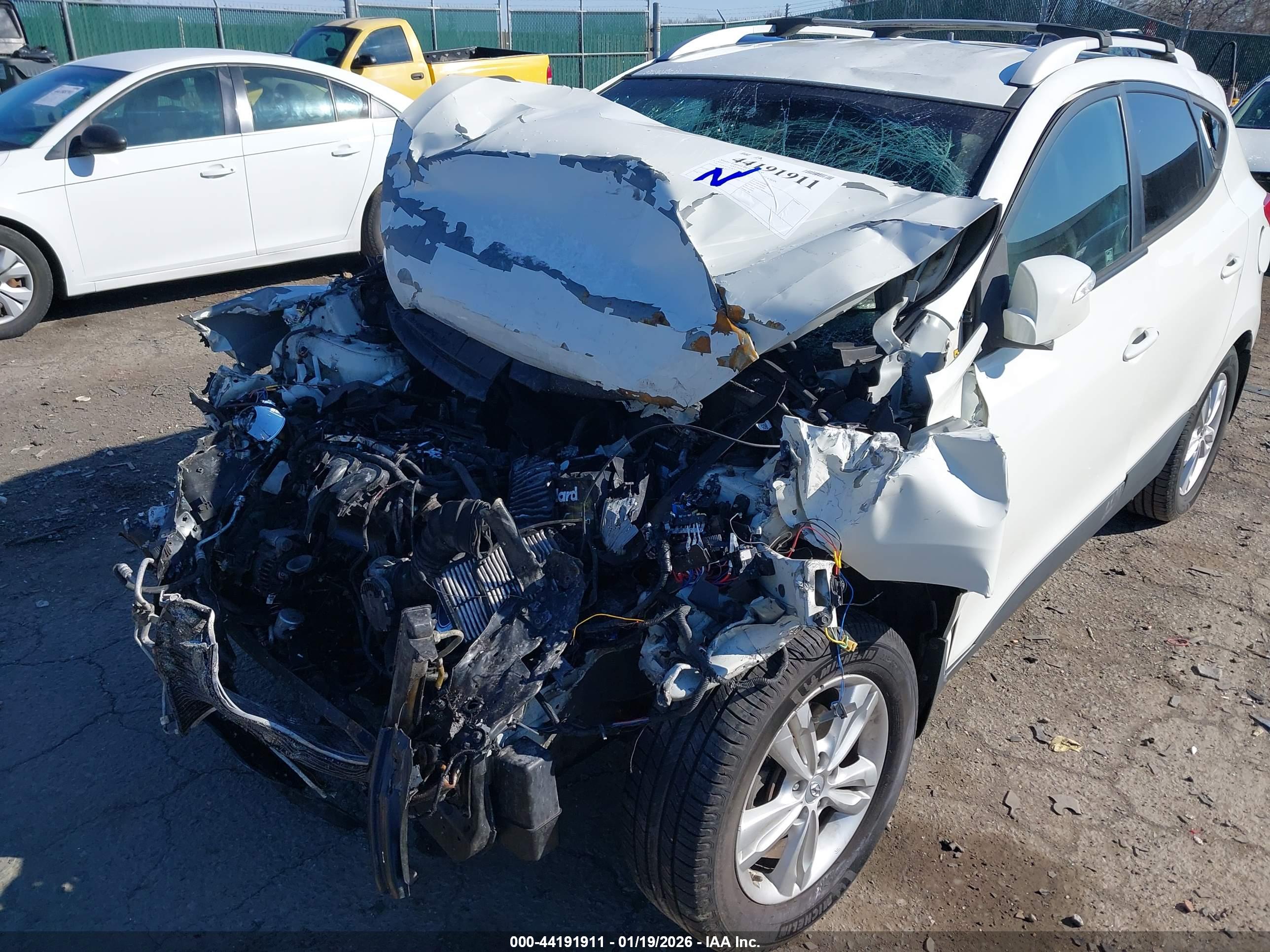 HYUNDAI TUCSON image 6