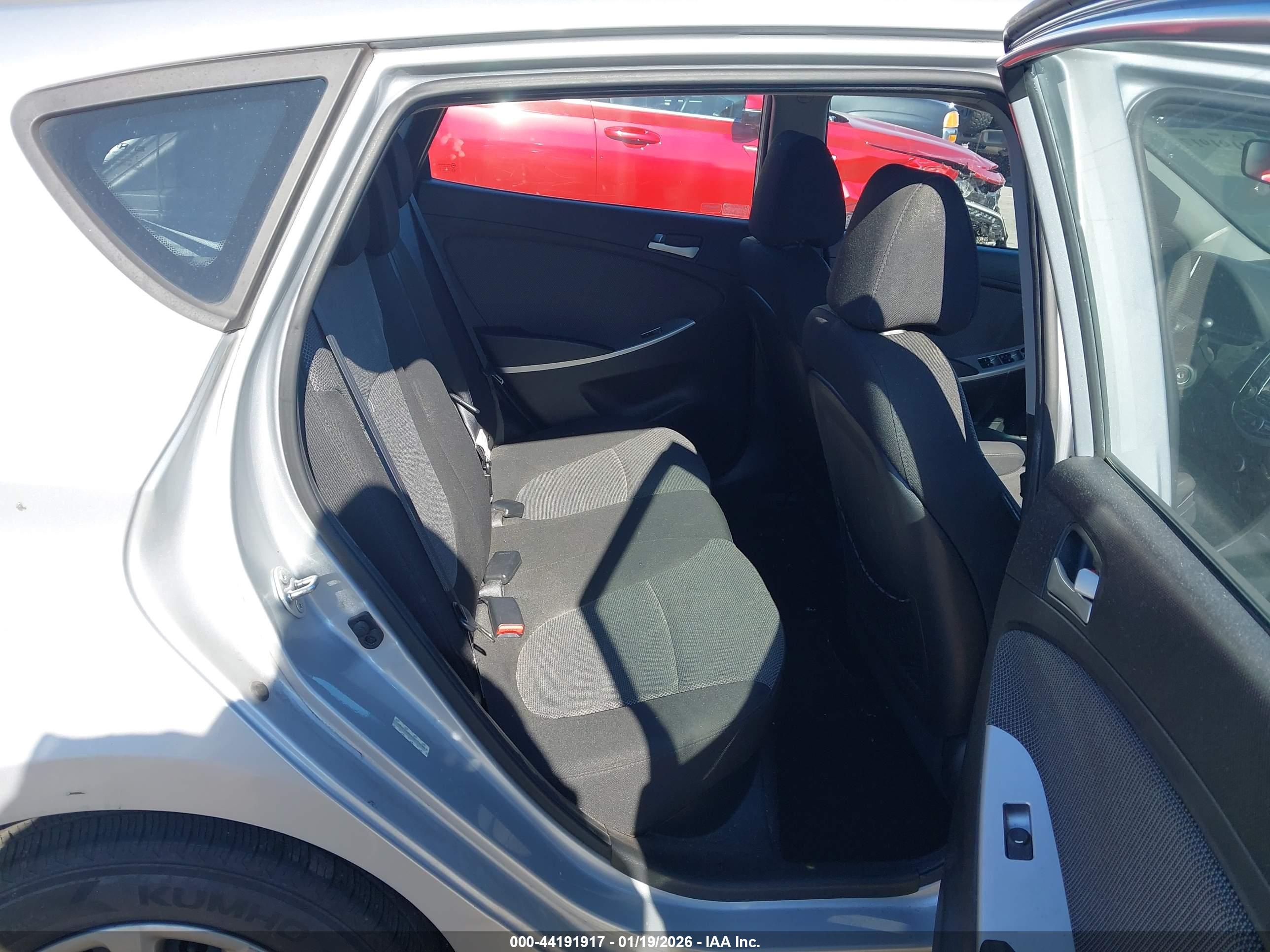 HYUNDAI ACCENT image 8