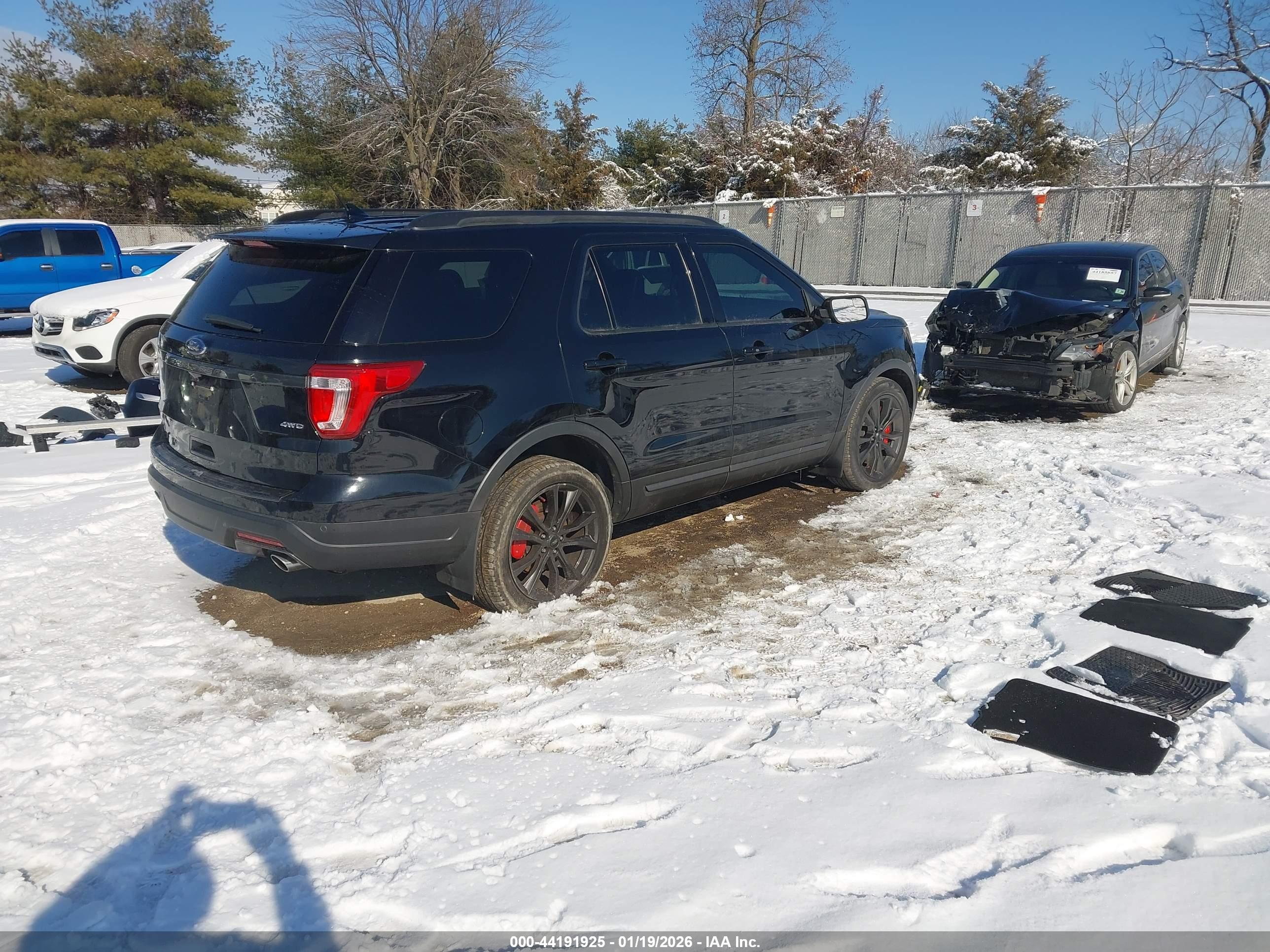 FORD EXPLORER image 4
