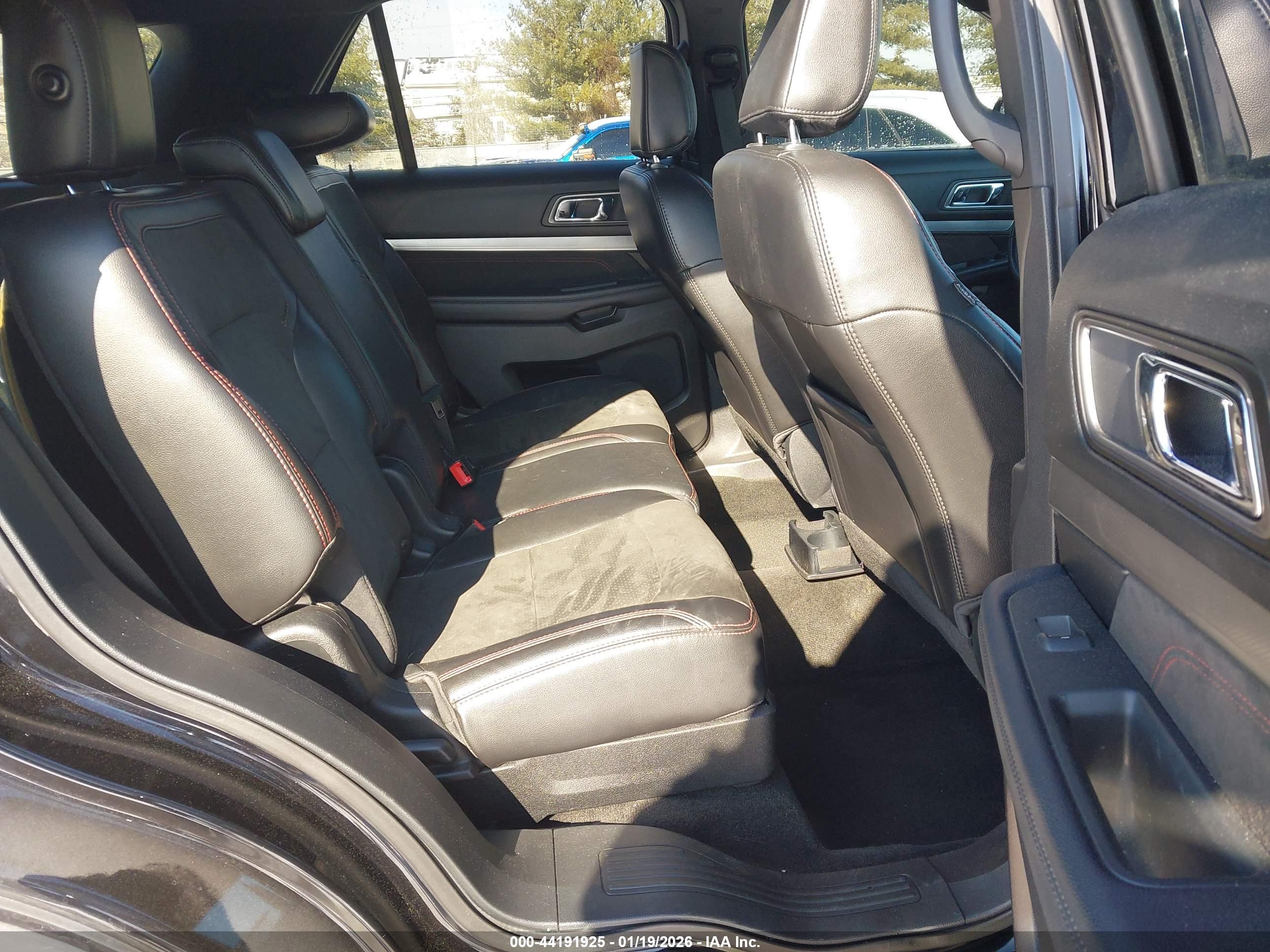 FORD EXPLORER image 8
