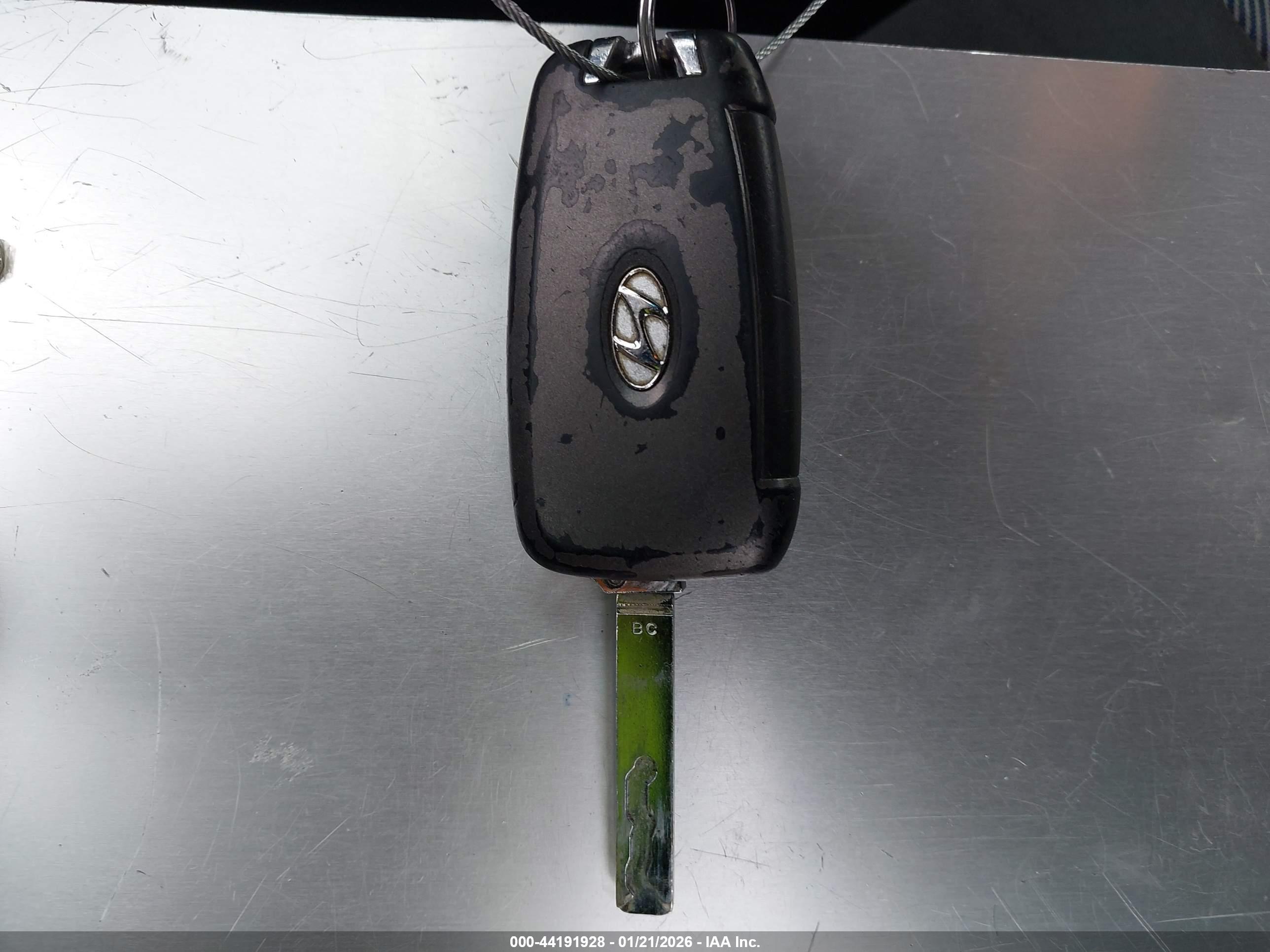 HYUNDAI VELOSTER image 11