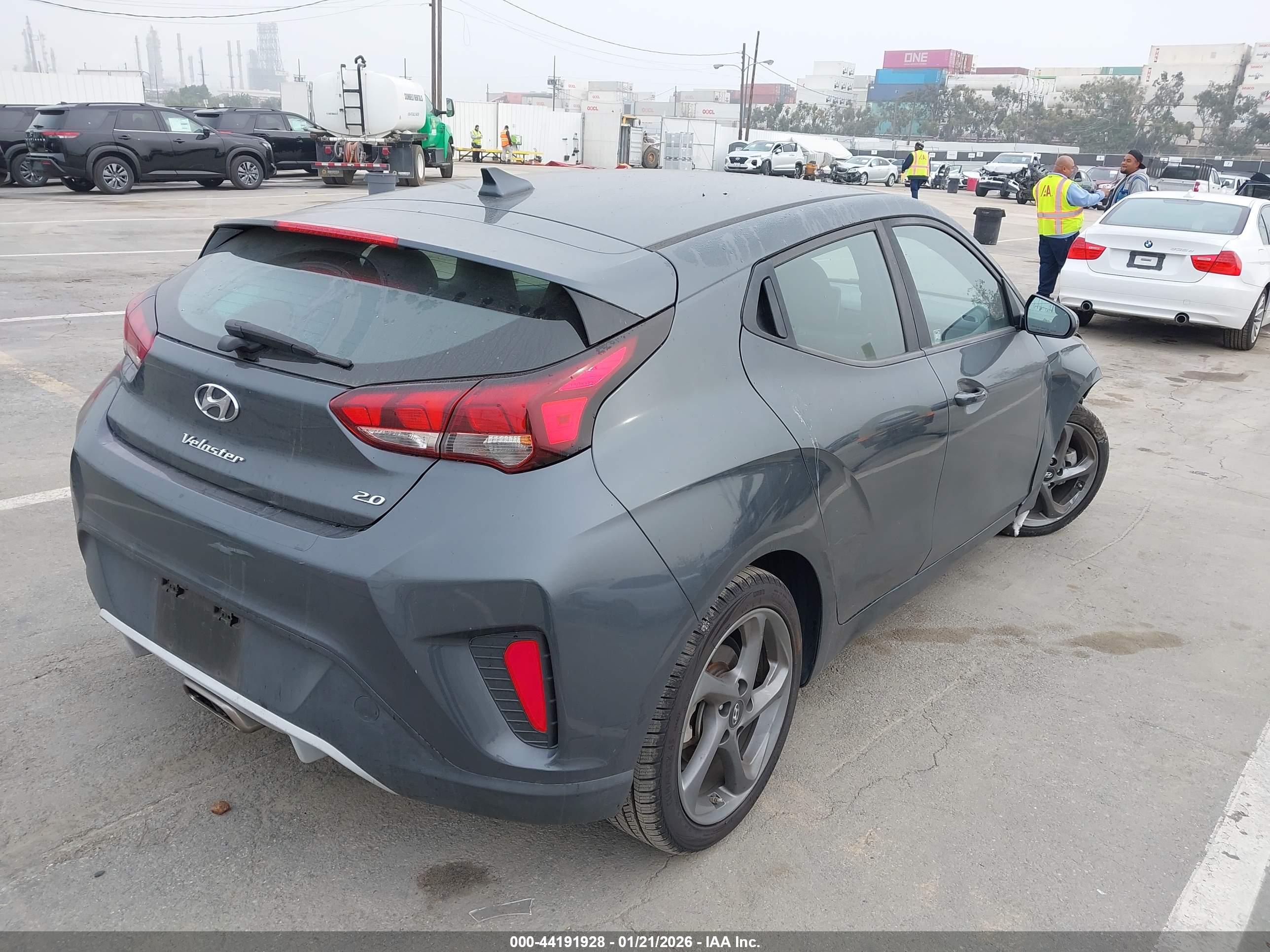 HYUNDAI VELOSTER image 4