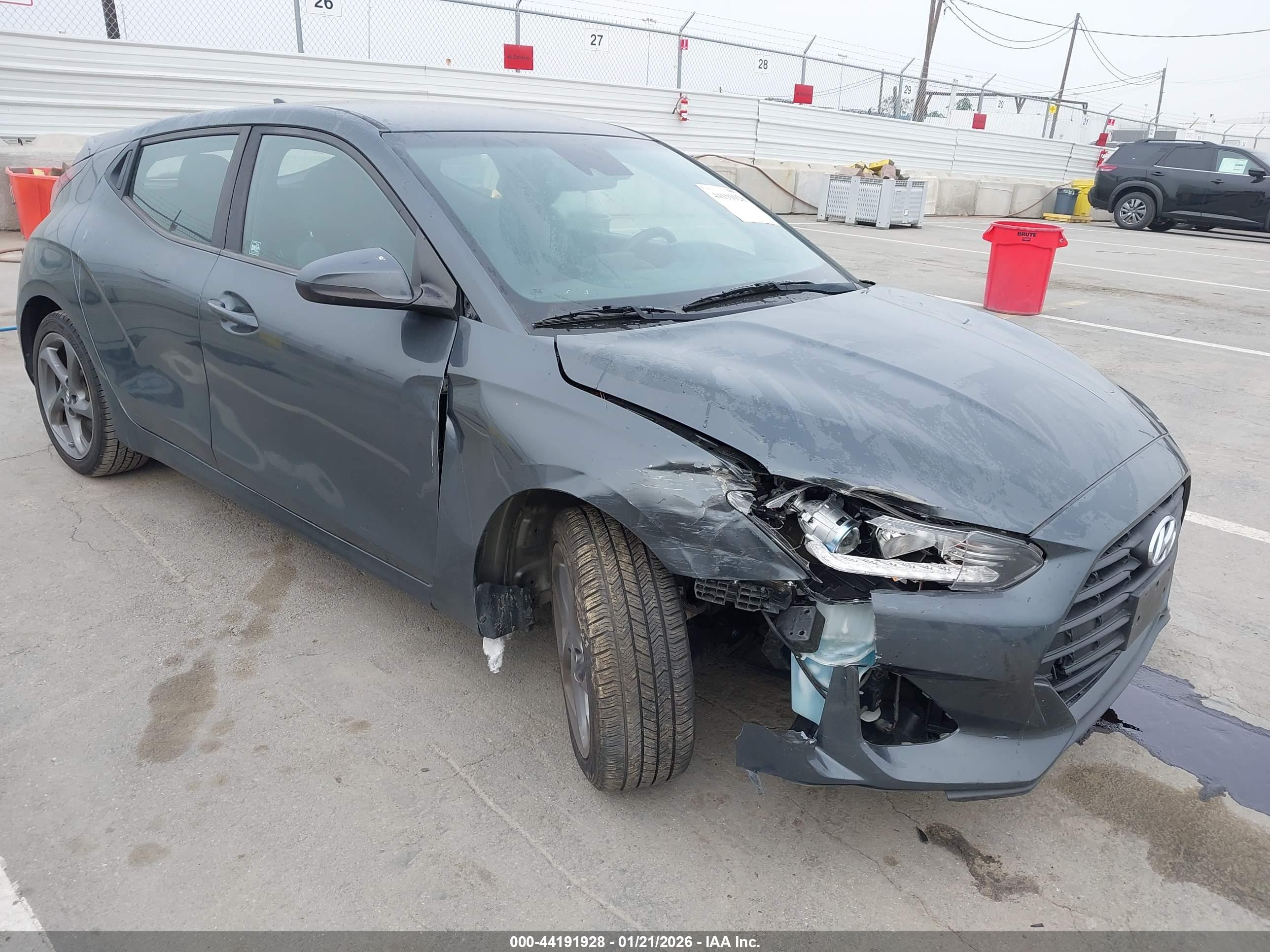 HYUNDAI VELOSTER image 6