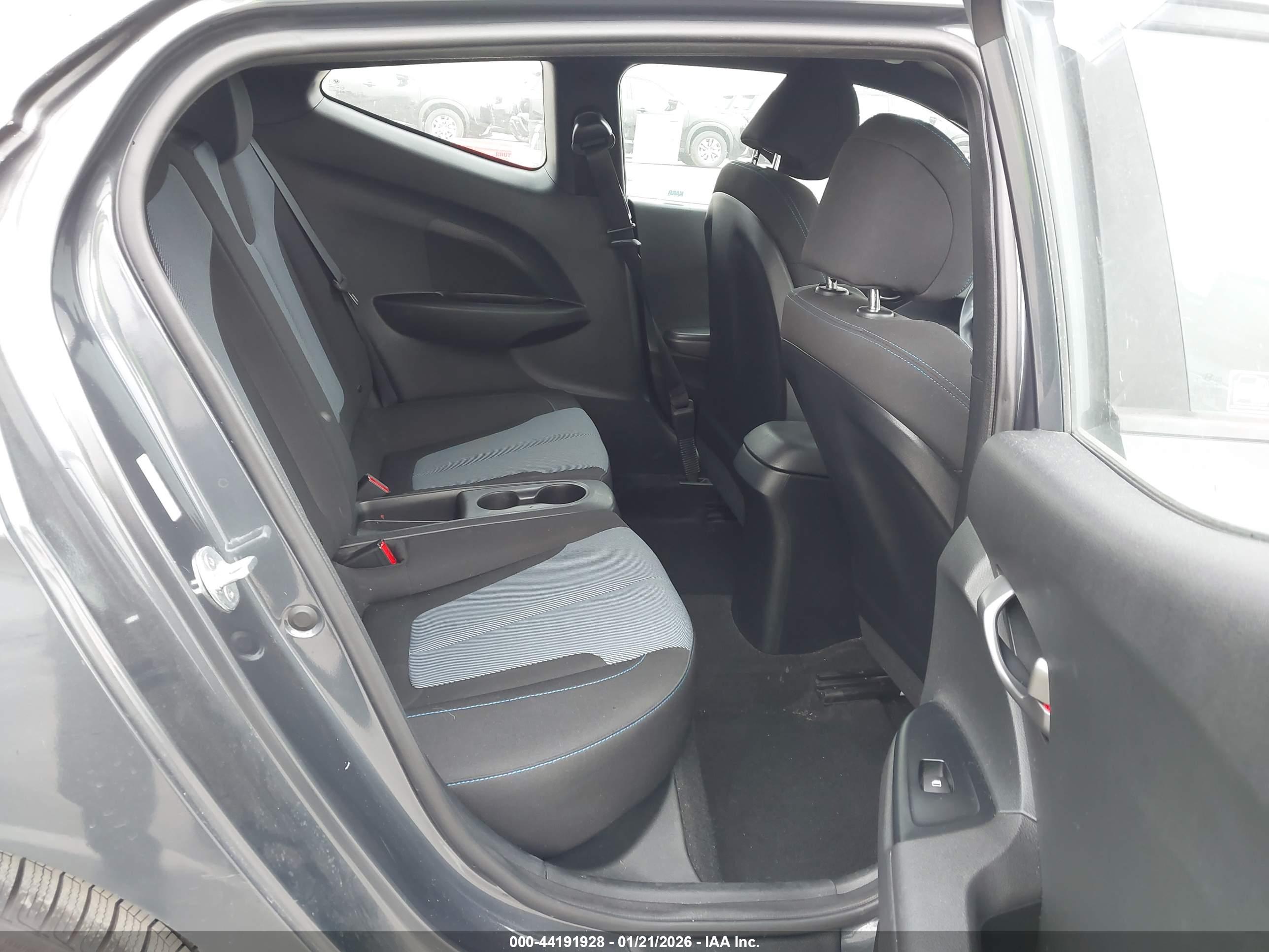 HYUNDAI VELOSTER image 8