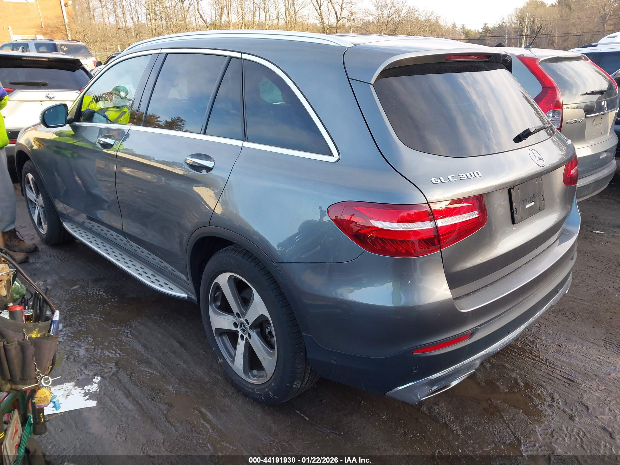MERCEDES-BENZ GLC image 3