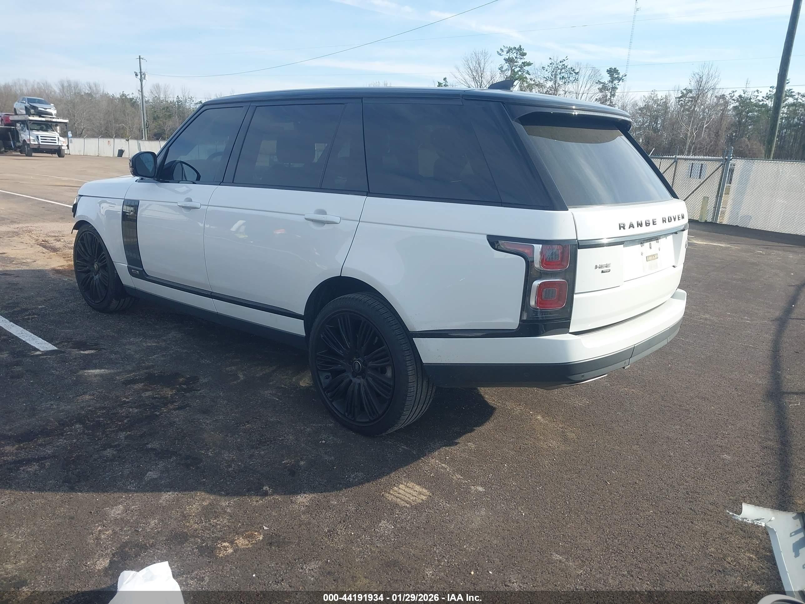 LAND ROVER image 3