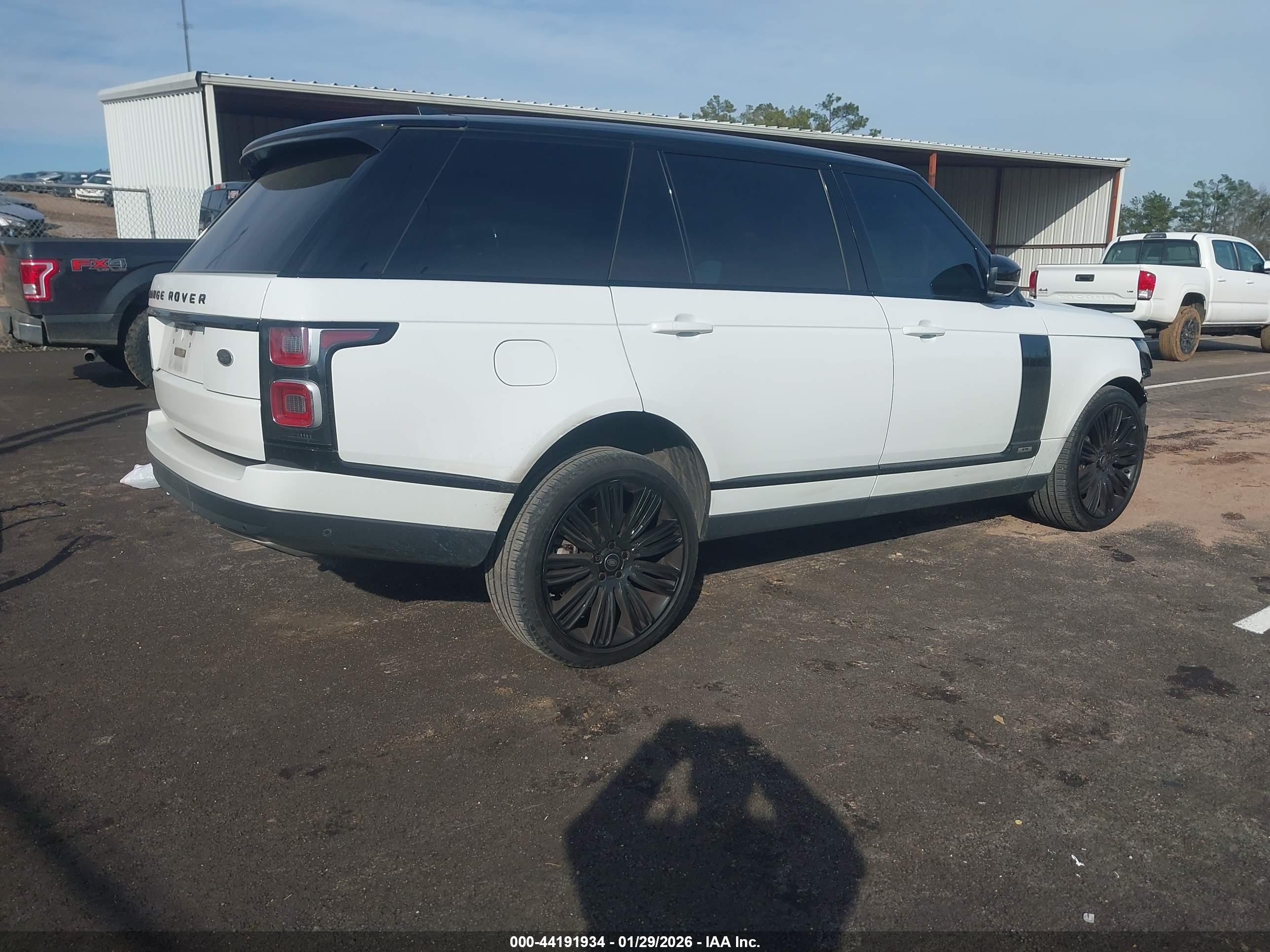 LAND ROVER image 4