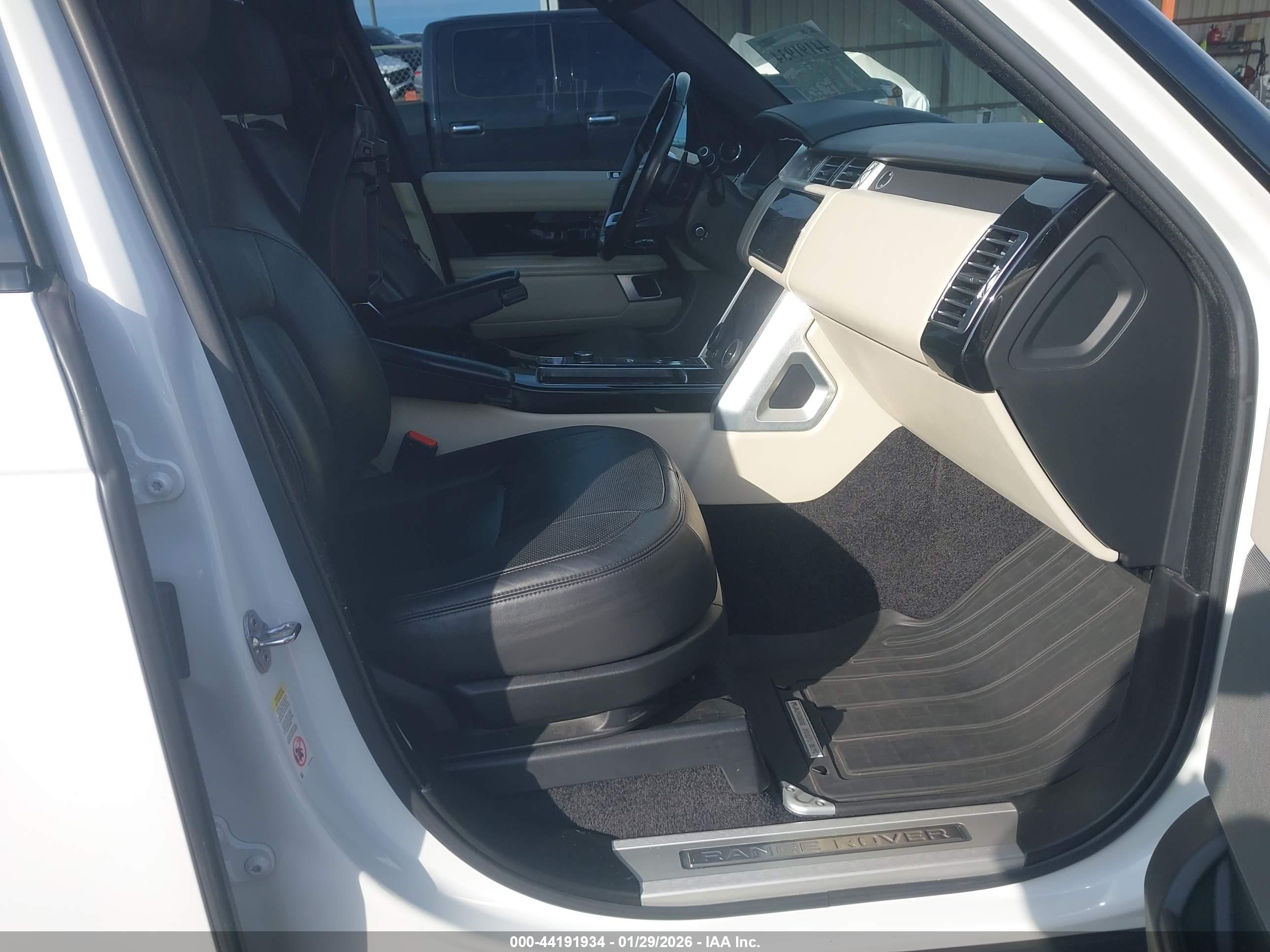 LAND ROVER image 5