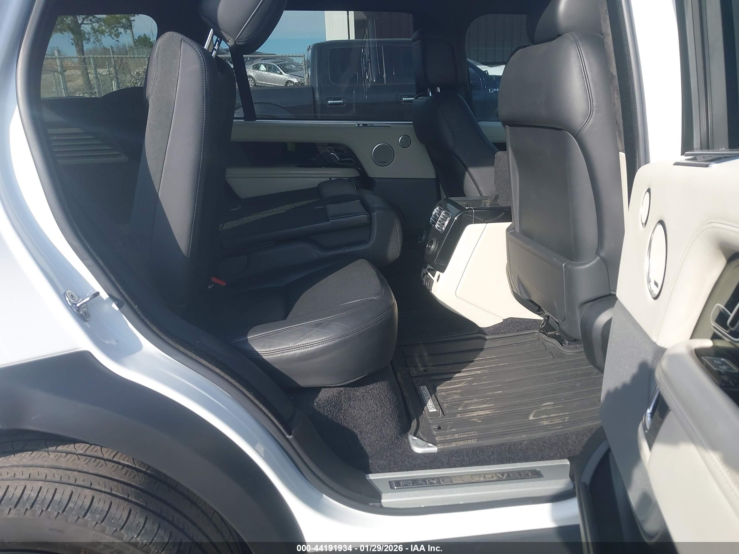 LAND ROVER image 8