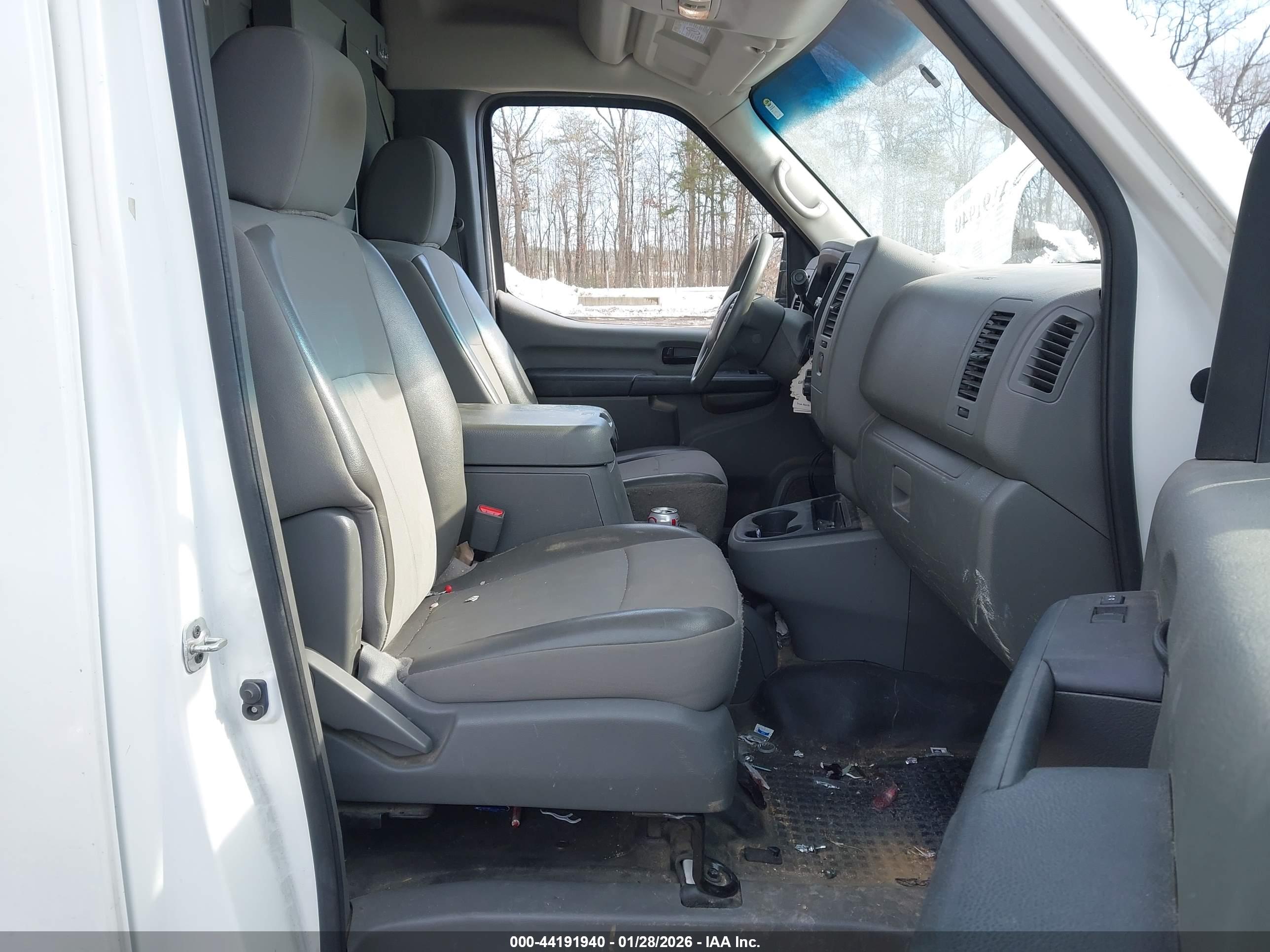 NISSAN NV image 5