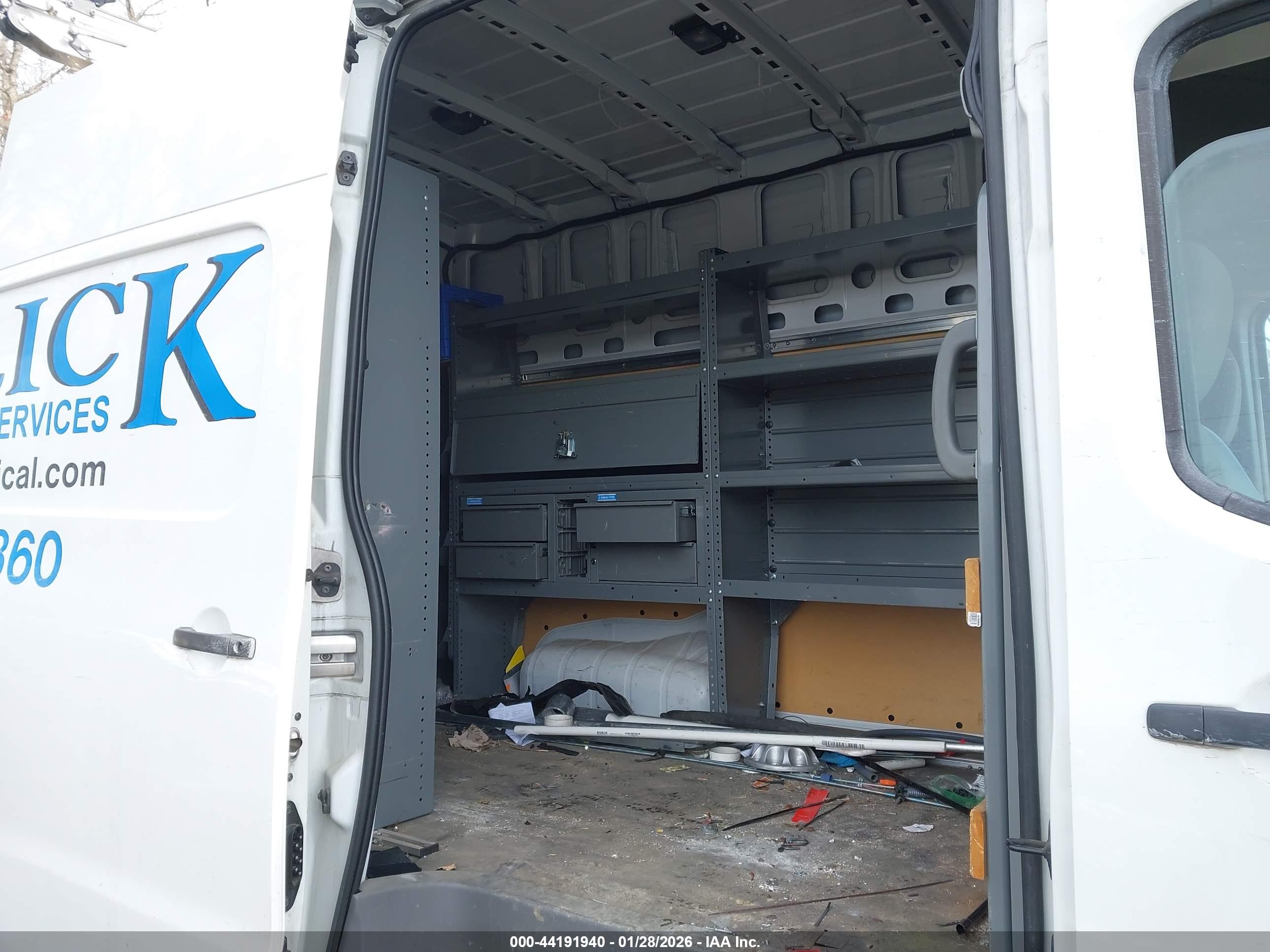 NISSAN NV image 8