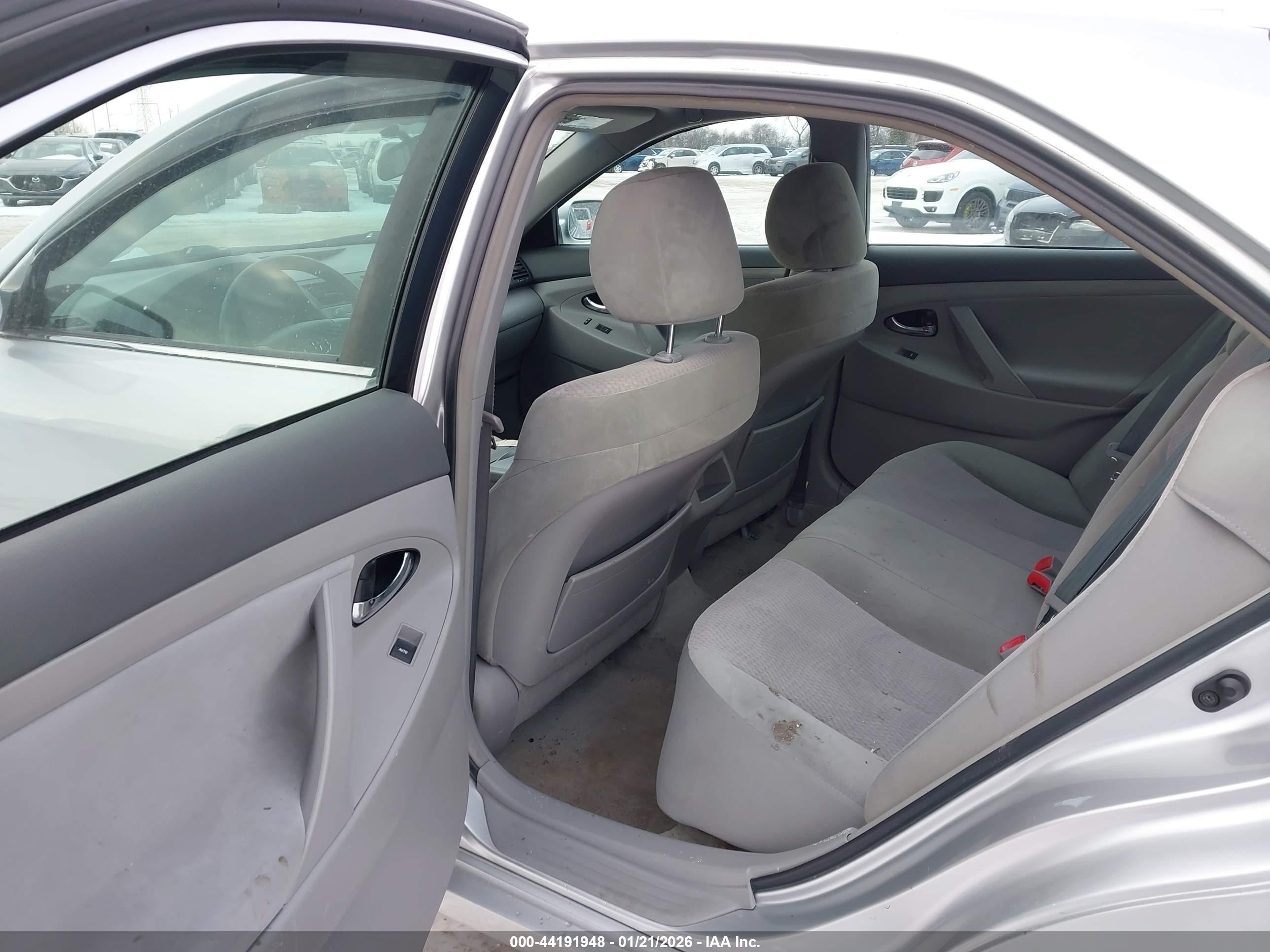 TOYOTA CAMRY image 8