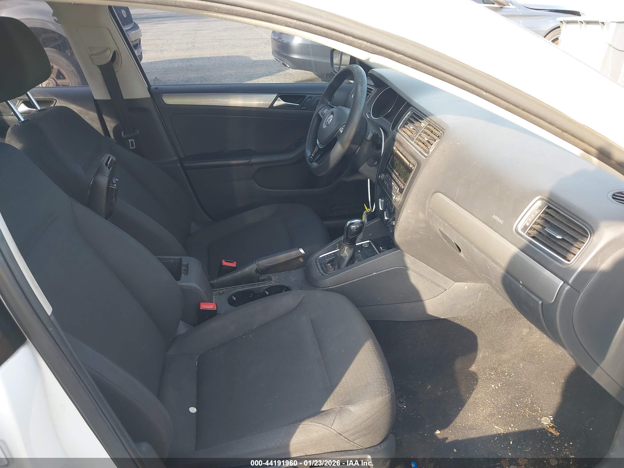 VOLKSWAGEN JETTA image 5