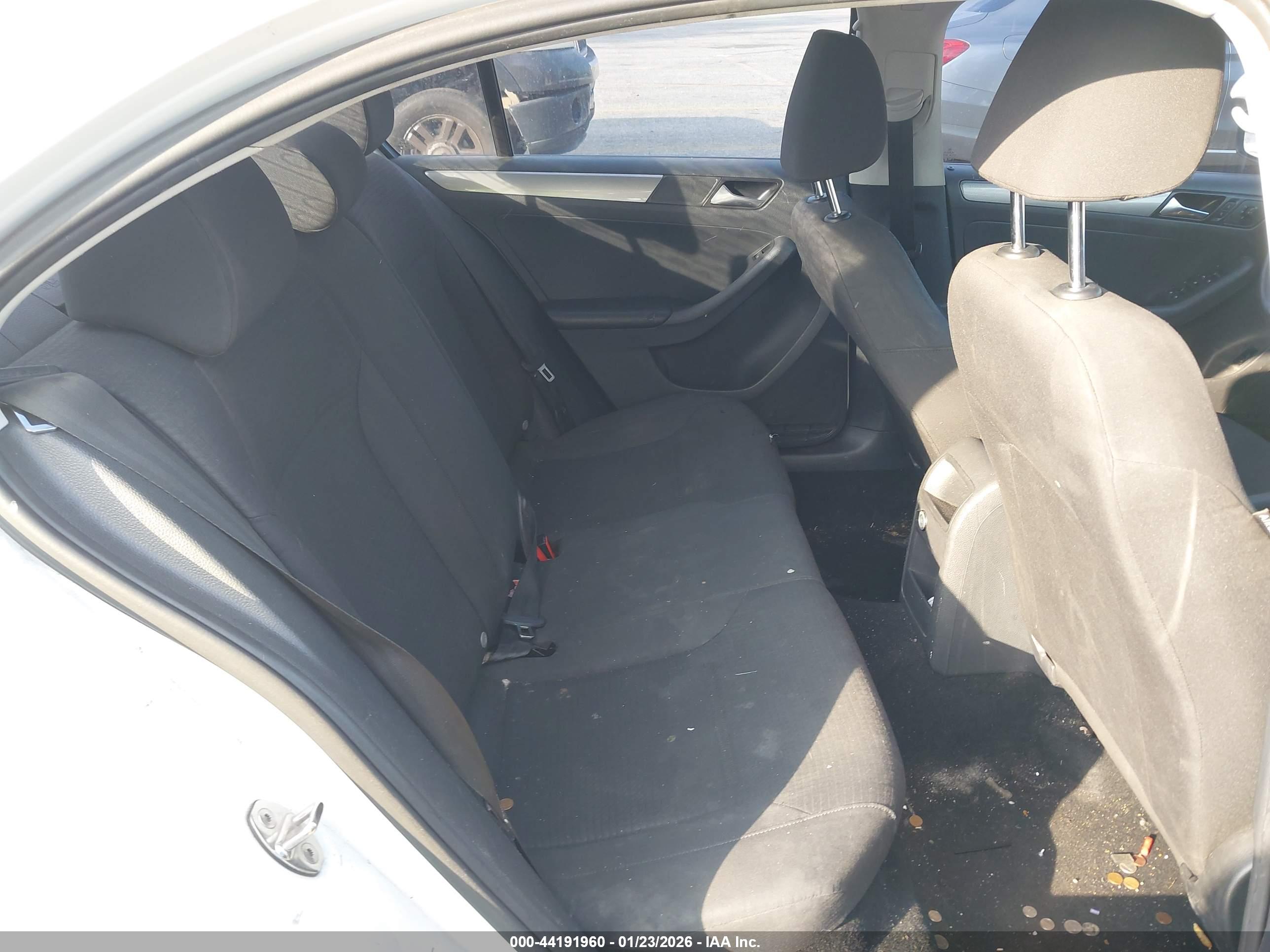 VOLKSWAGEN JETTA image 8