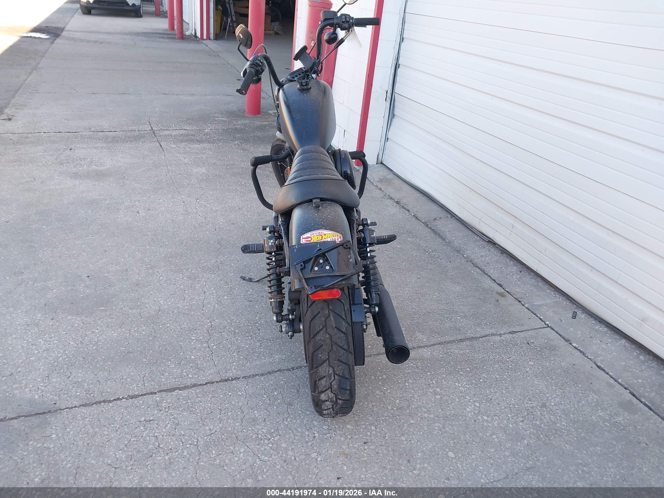 HARLEY-DAVIDSON XL883 image 6