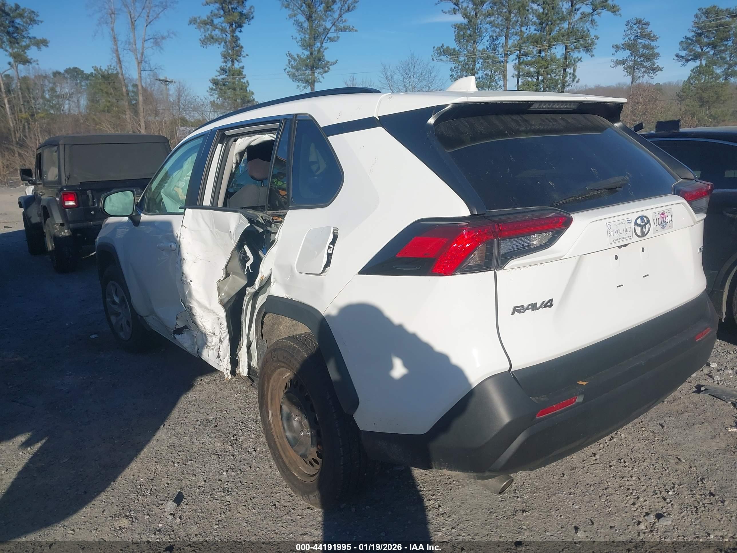 TOYOTA RAV4 image 3
