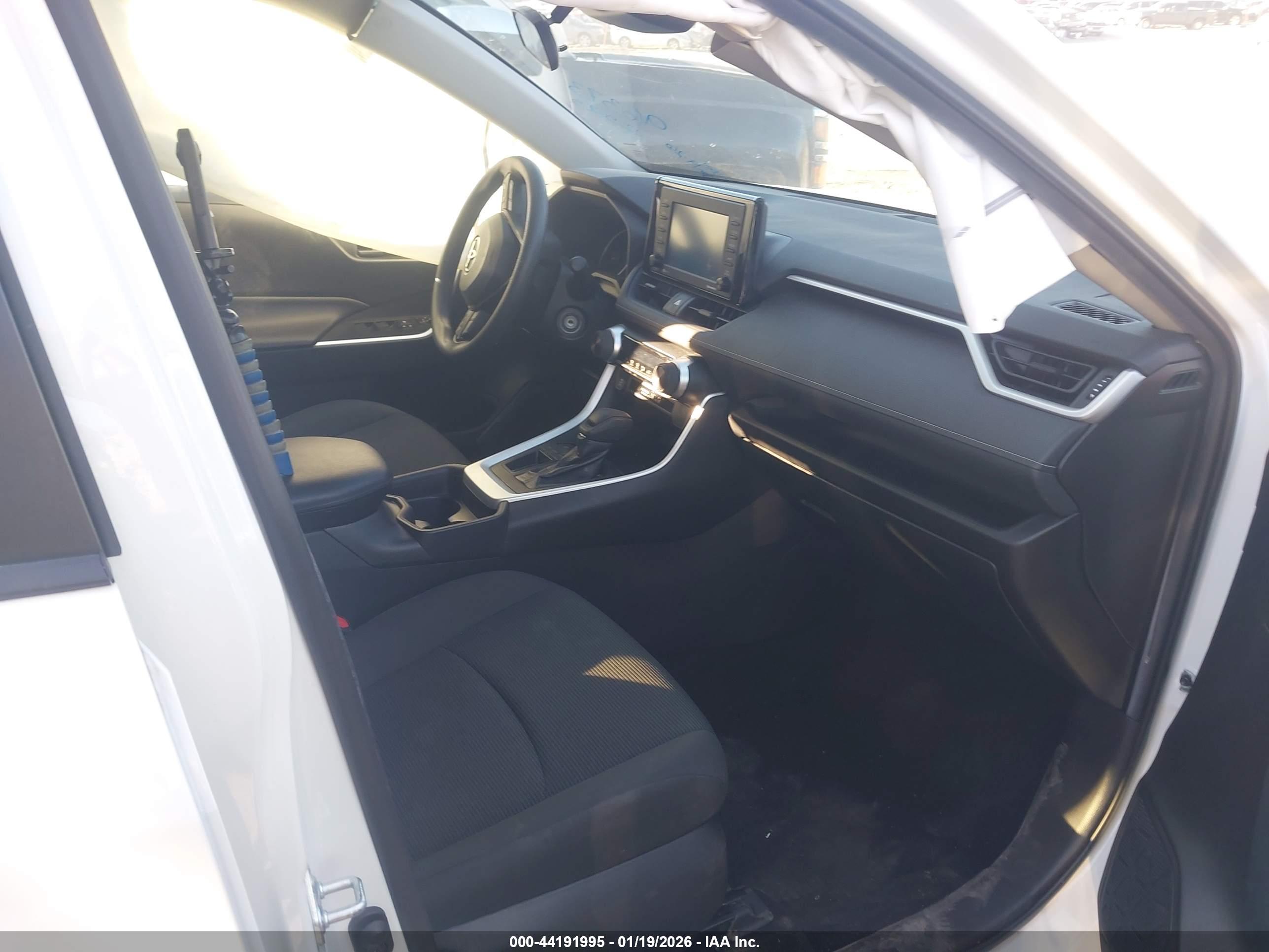 TOYOTA RAV4 image 5