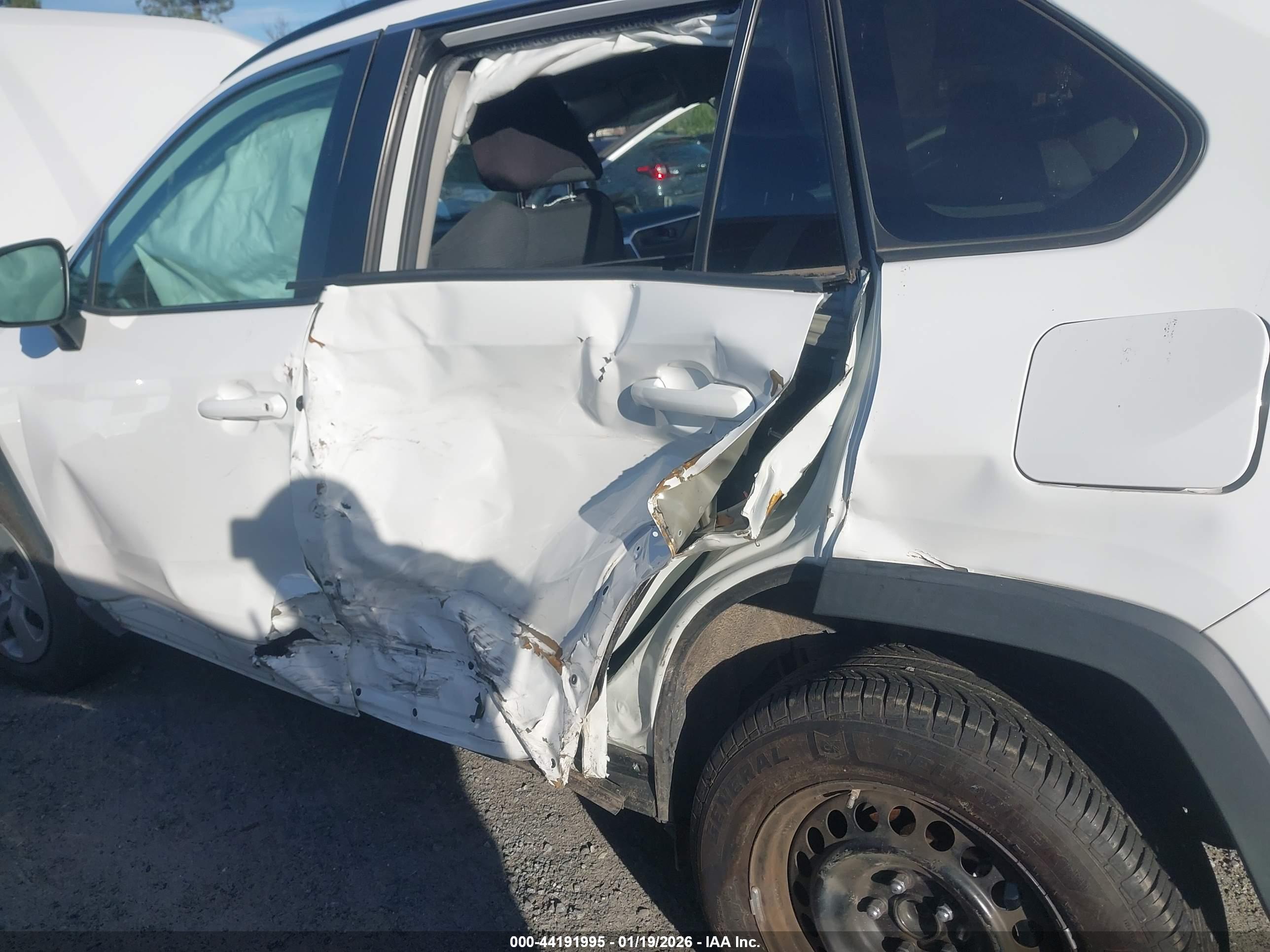 TOYOTA RAV4 image 6