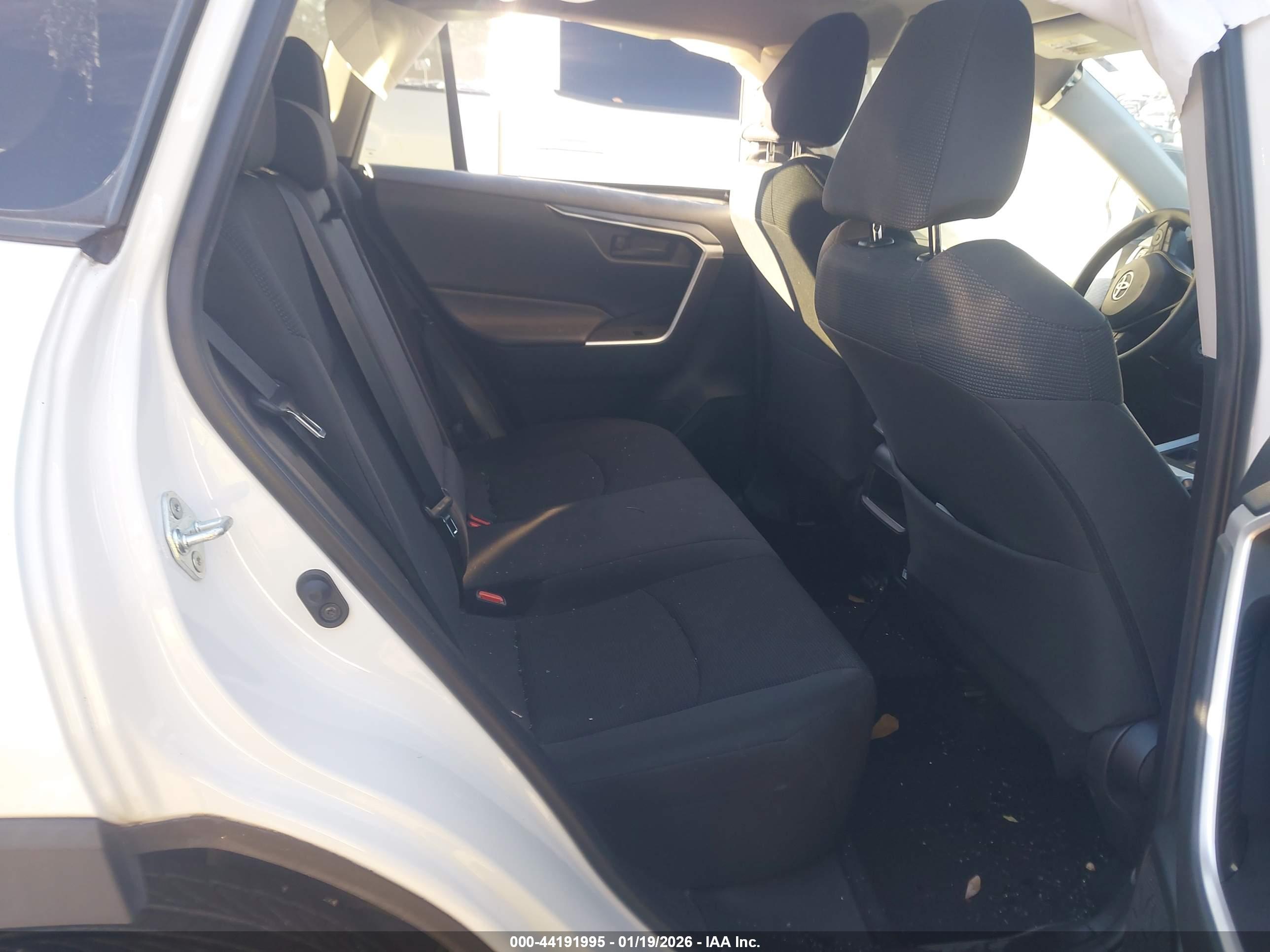 TOYOTA RAV4 image 8