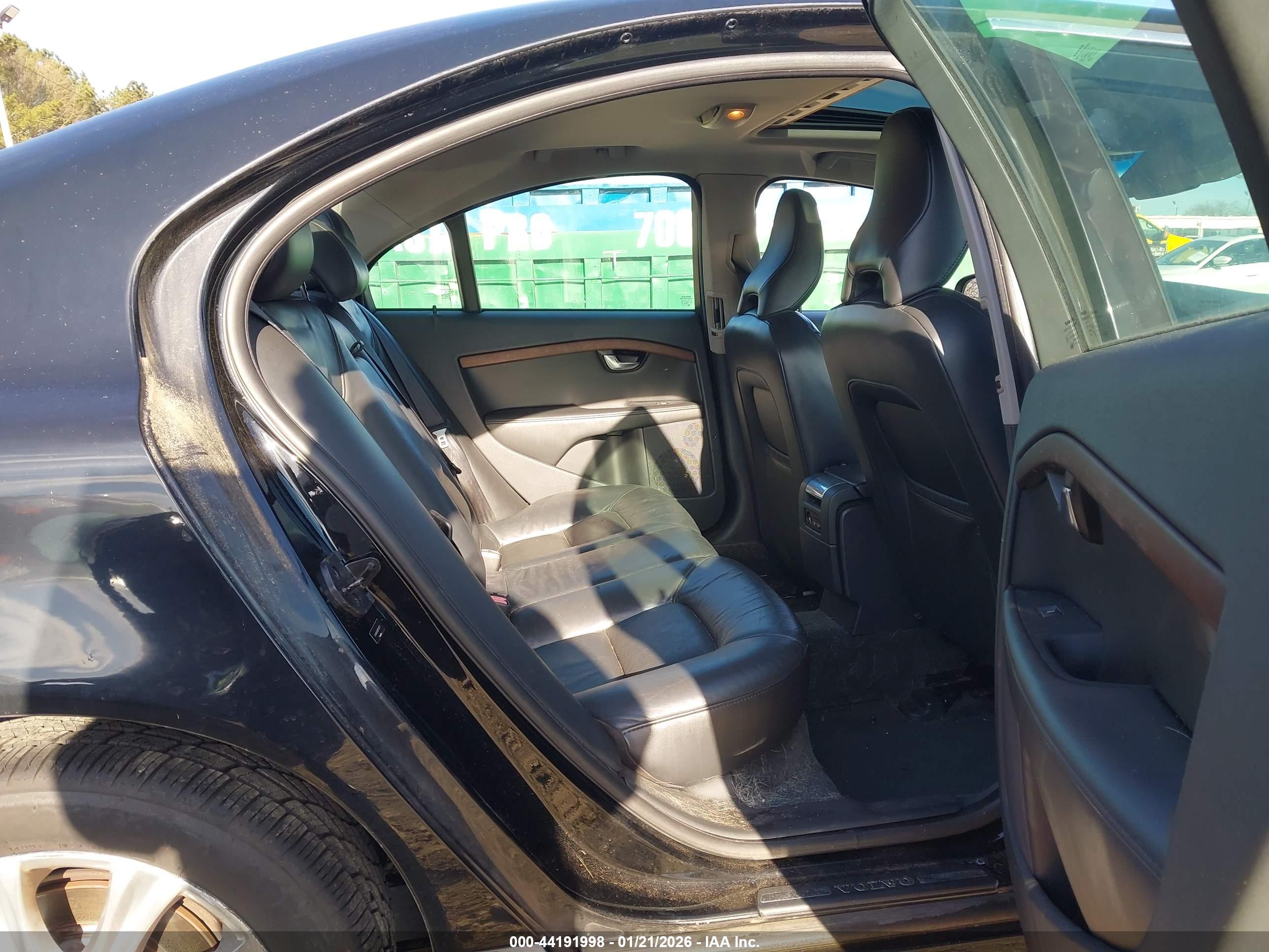 VOLVO S80 image 8
