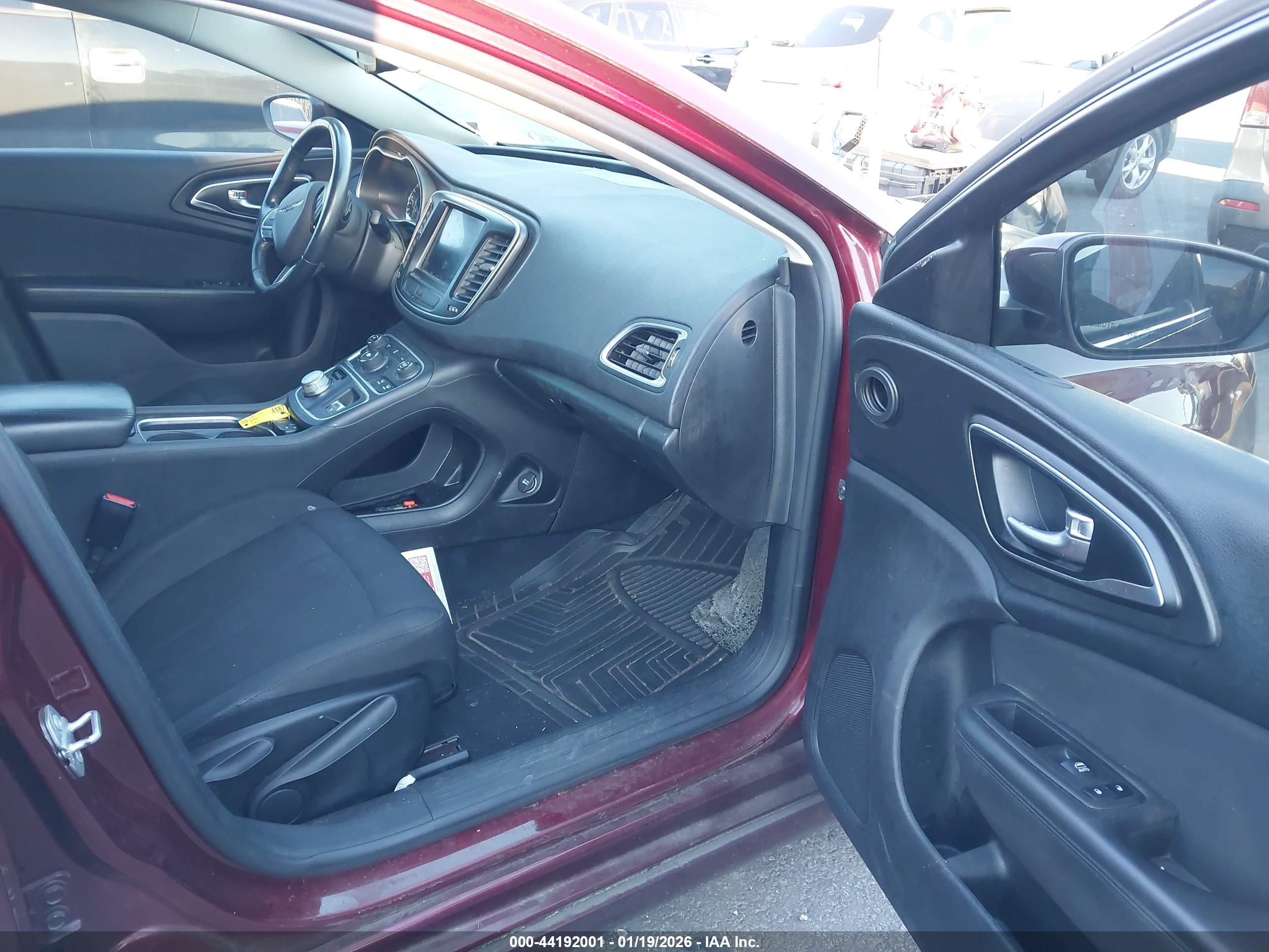 CHRYSLER 200 image 5