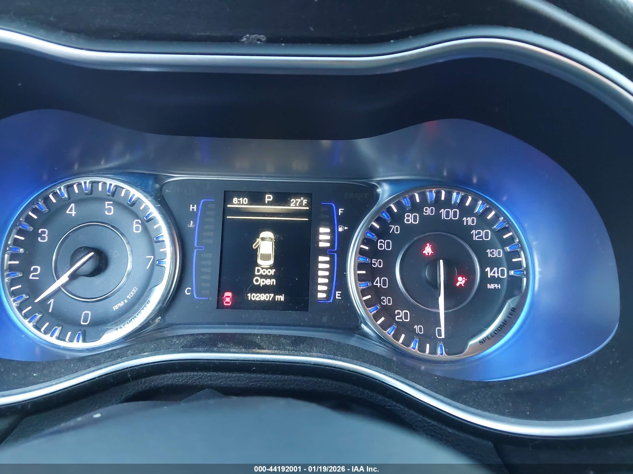 CHRYSLER 200 image 7