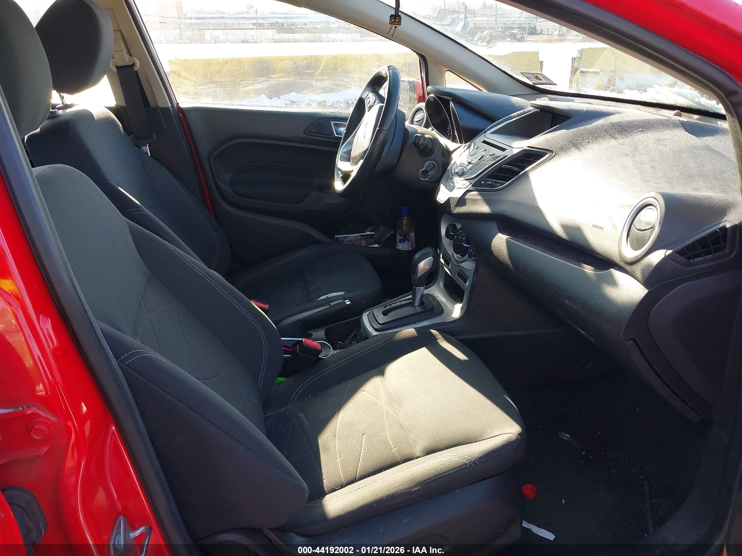 FORD FIESTA image 5