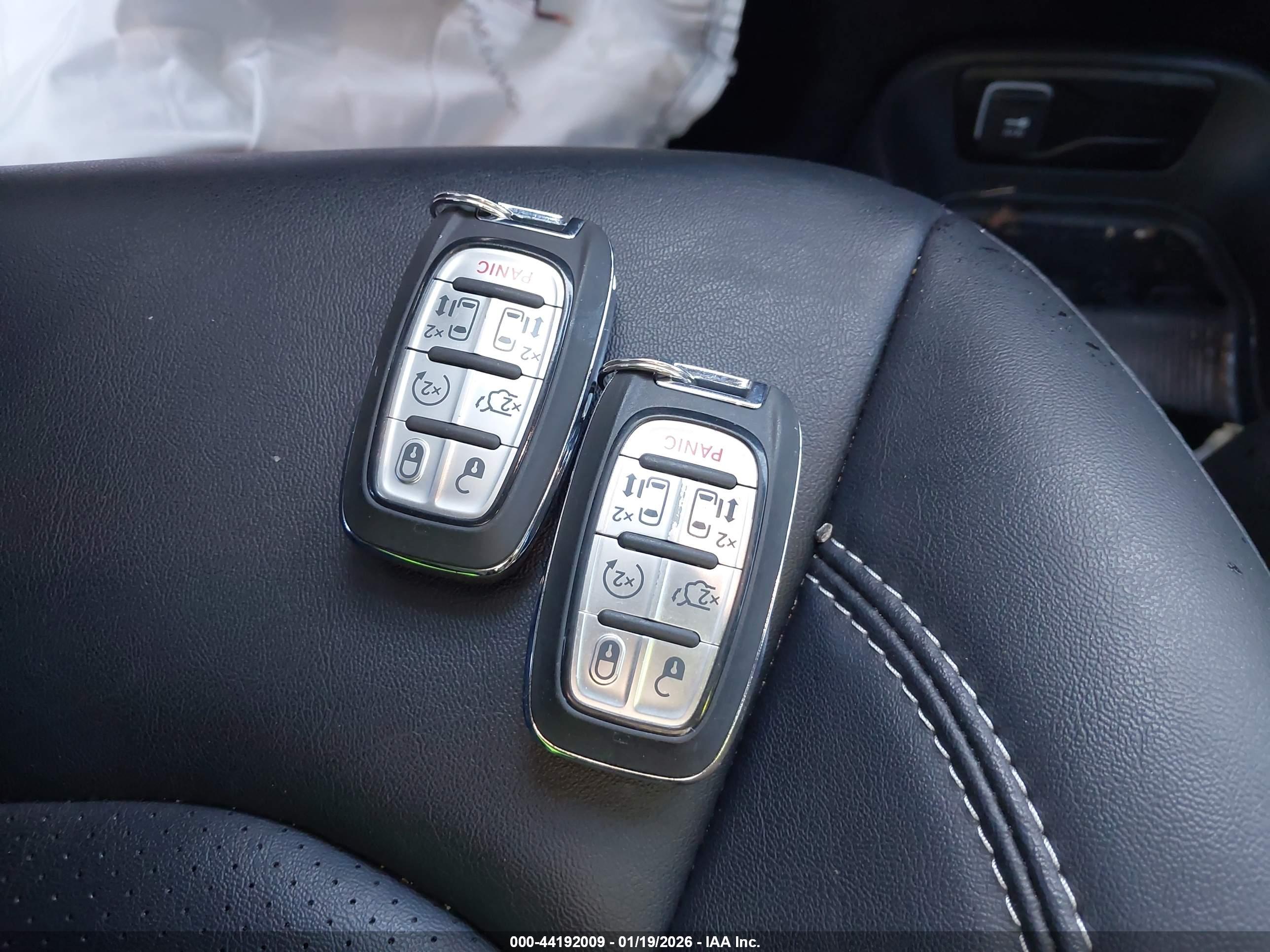 CHRYSLER PACIFICA image 11