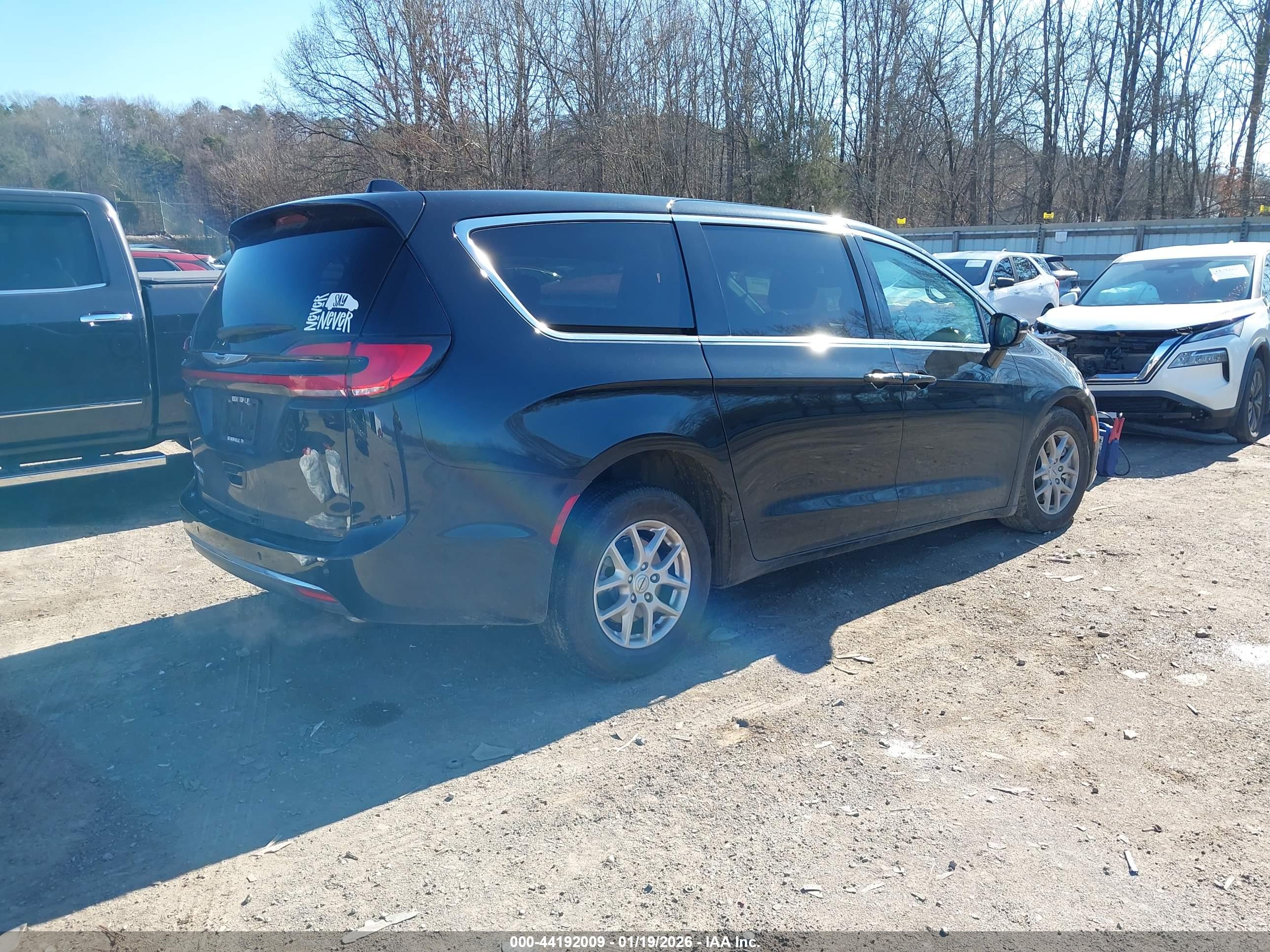 CHRYSLER PACIFICA image 4
