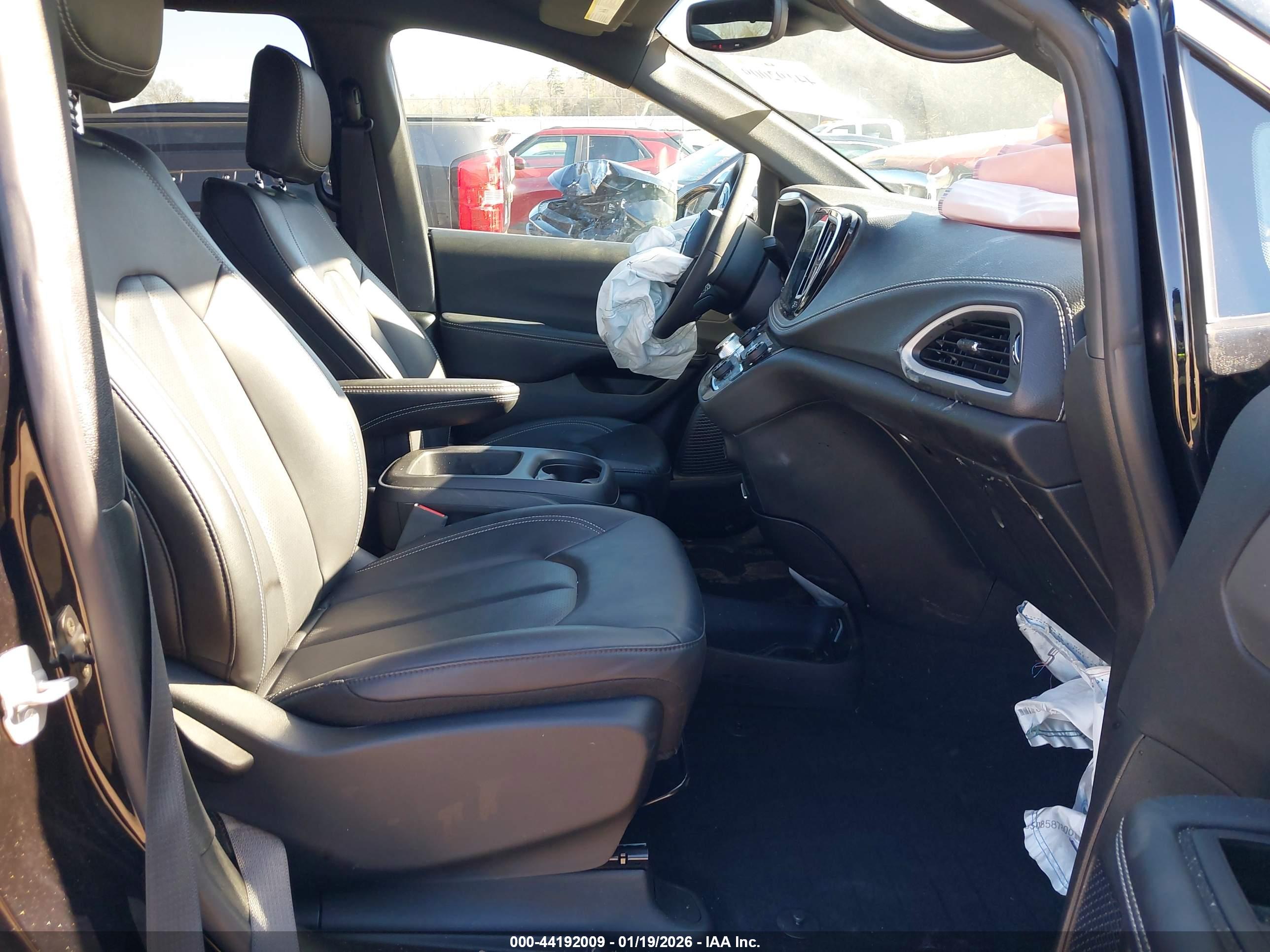 CHRYSLER PACIFICA image 5