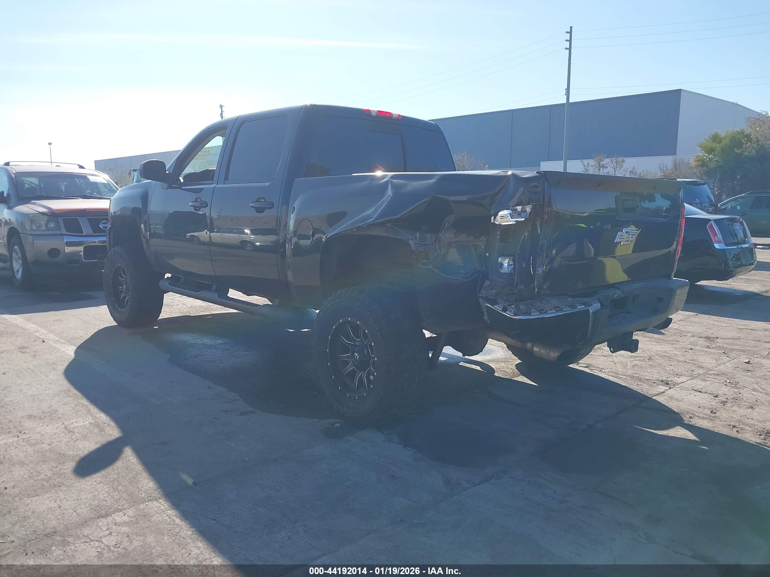 CHEVROLET SILVERADO image 3