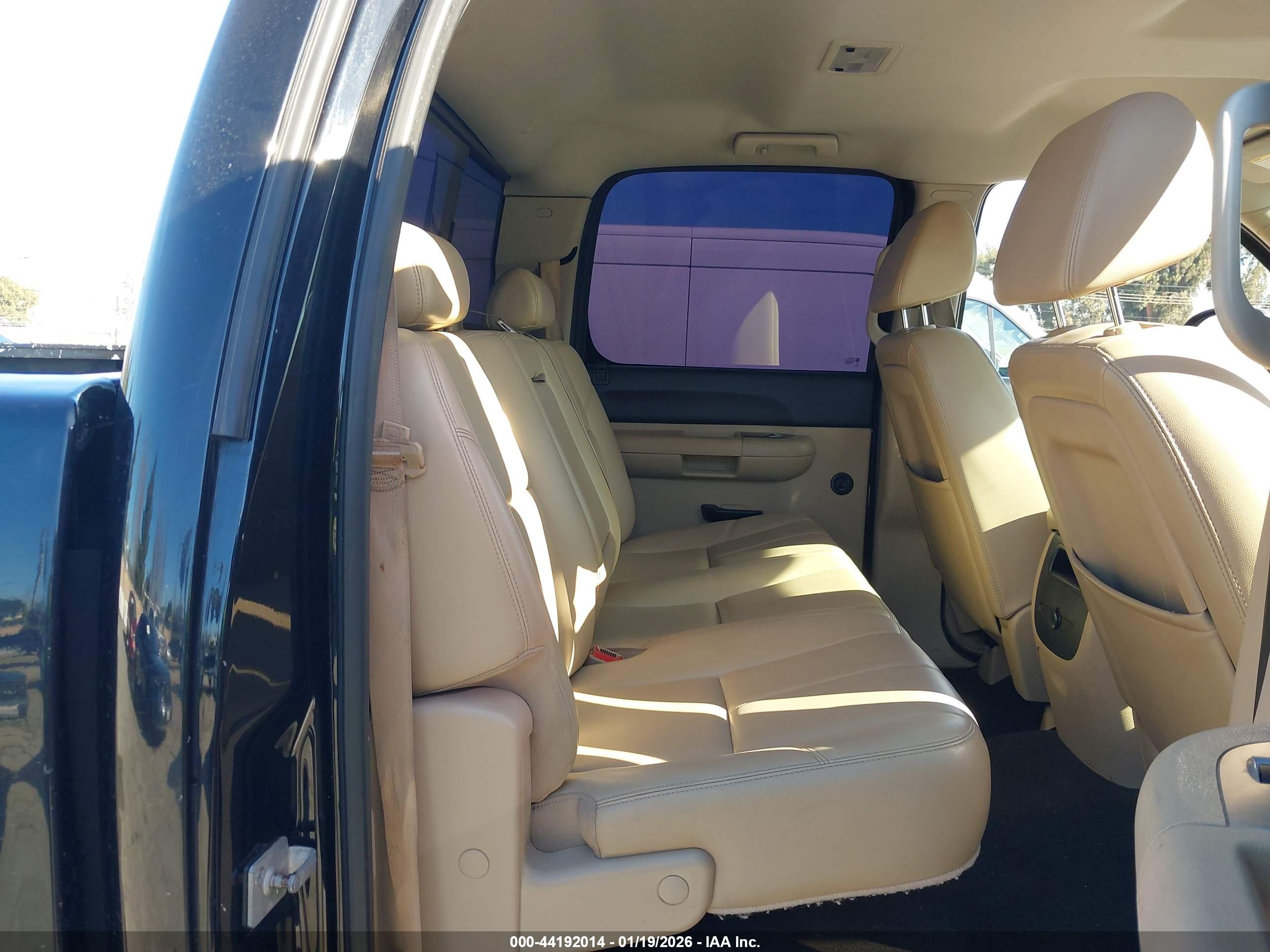 CHEVROLET SILVERADO image 8