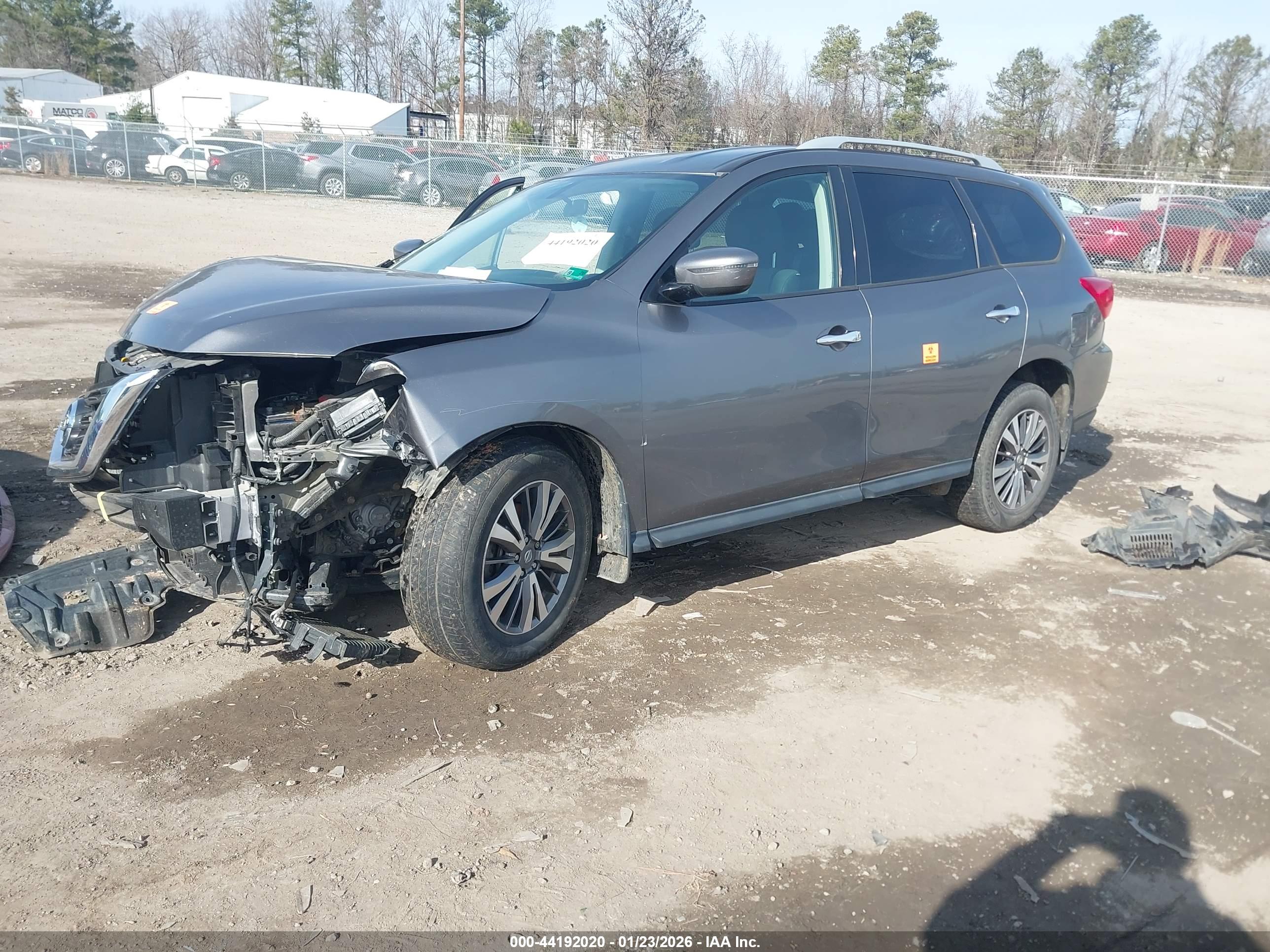 NISSAN PATHFINDER image 2